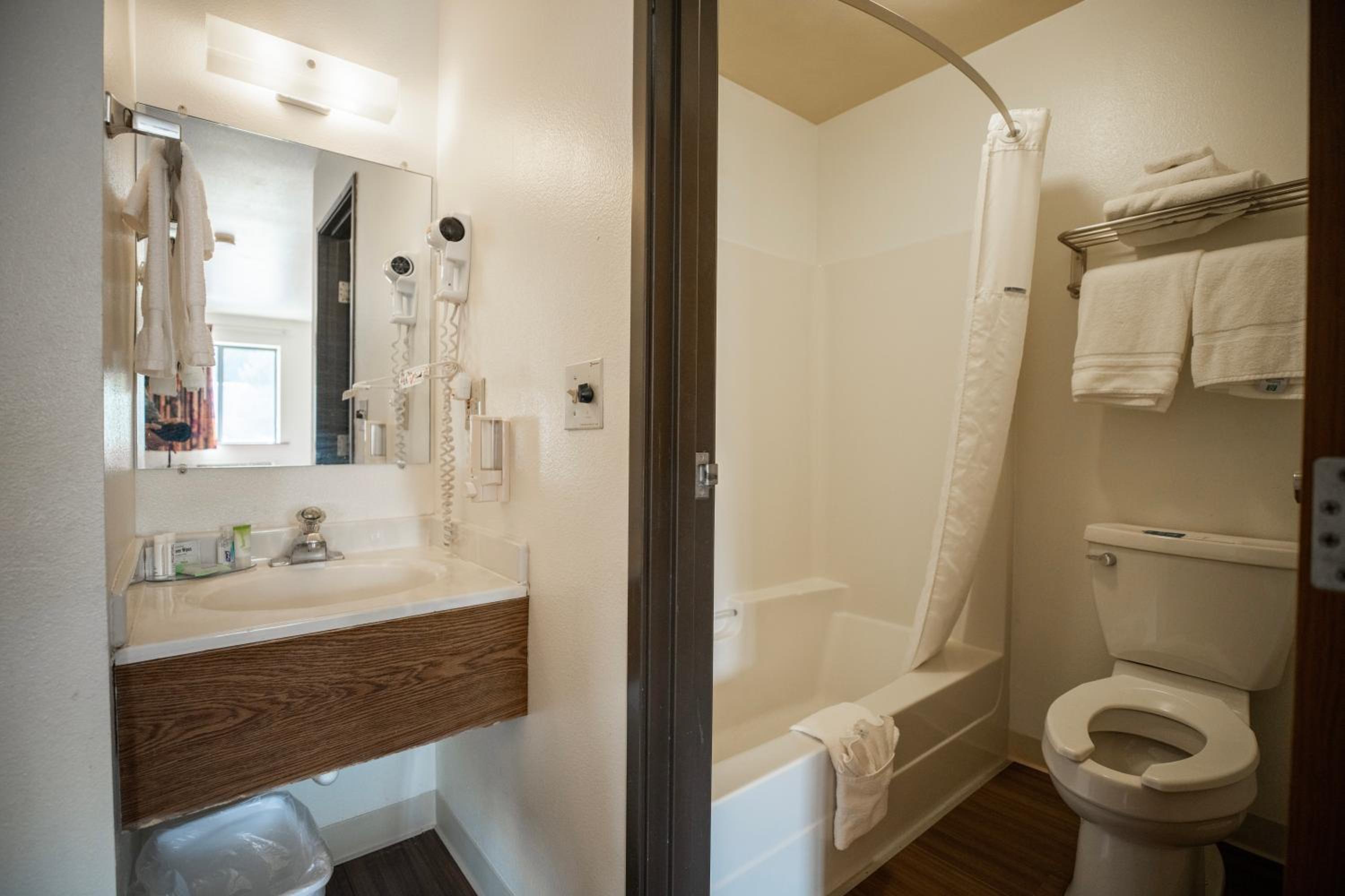 Deluxe Family Suite photo 3