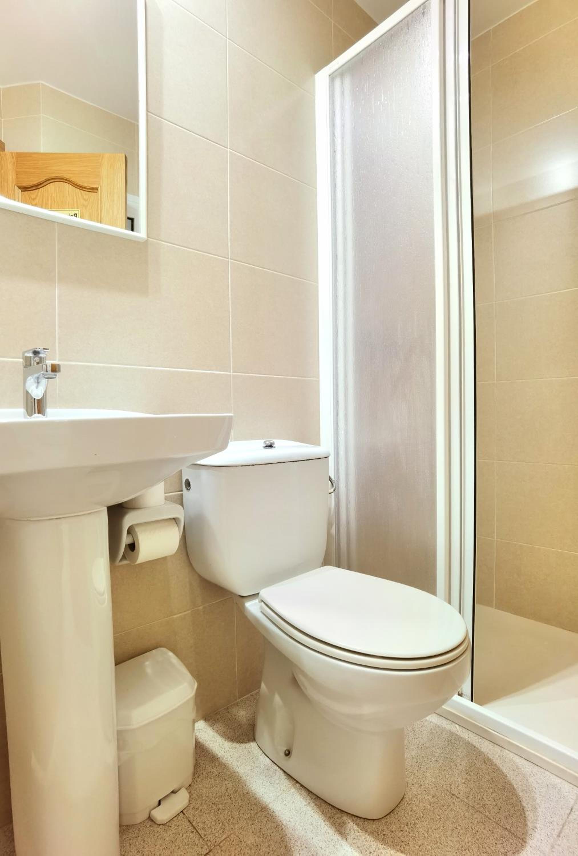 Small Single Room without Window photo 2