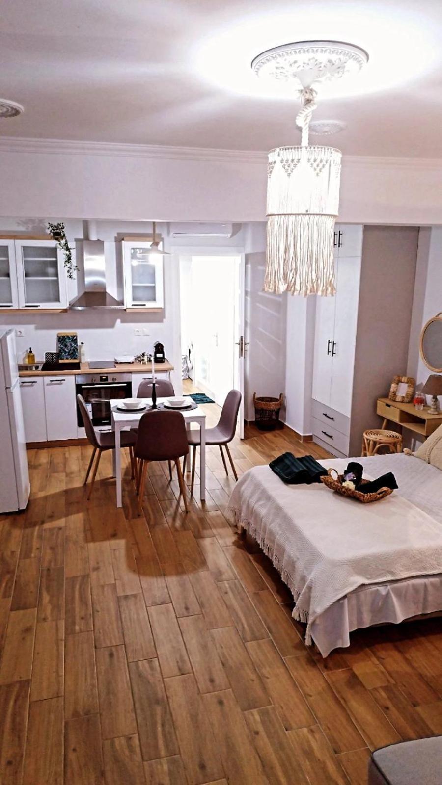 One-Bedroom Apartment photo 1