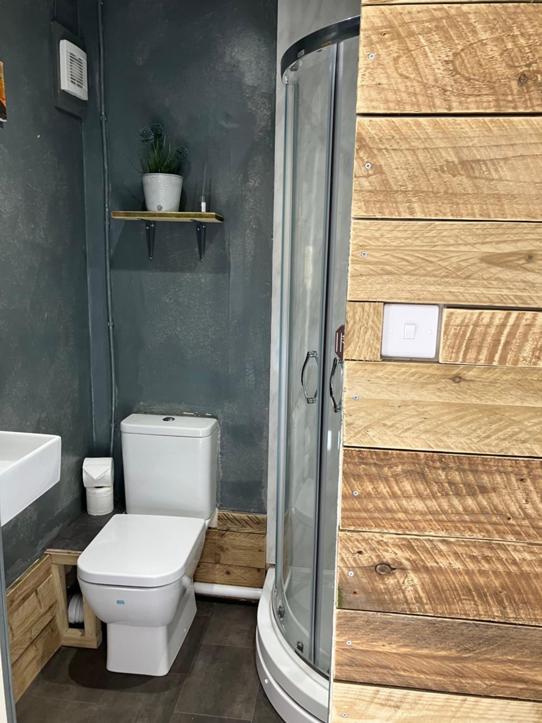 Double Room with Private Bathroom - Photo 3