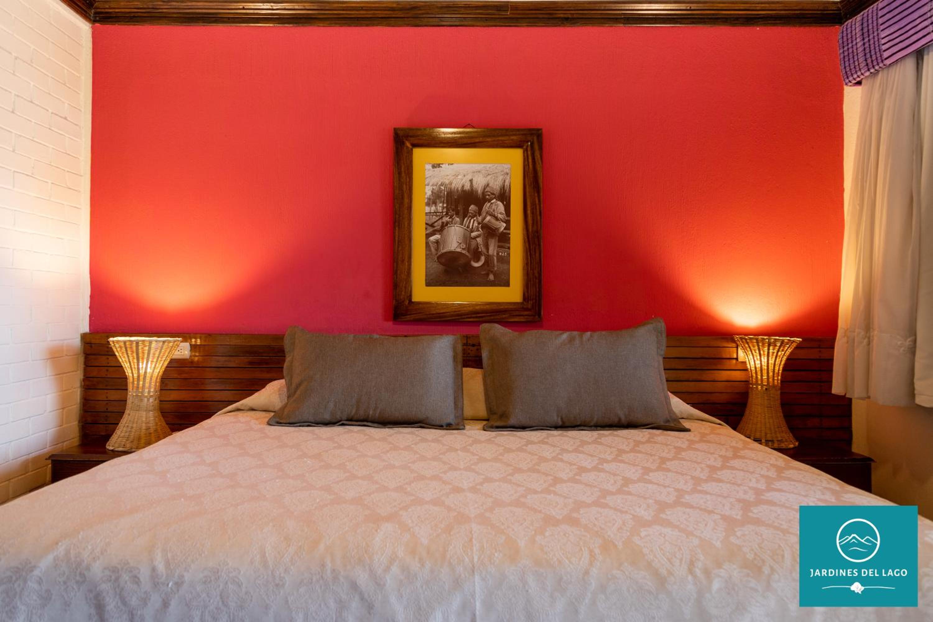 Single Room with Lake View or Garden View photo 3