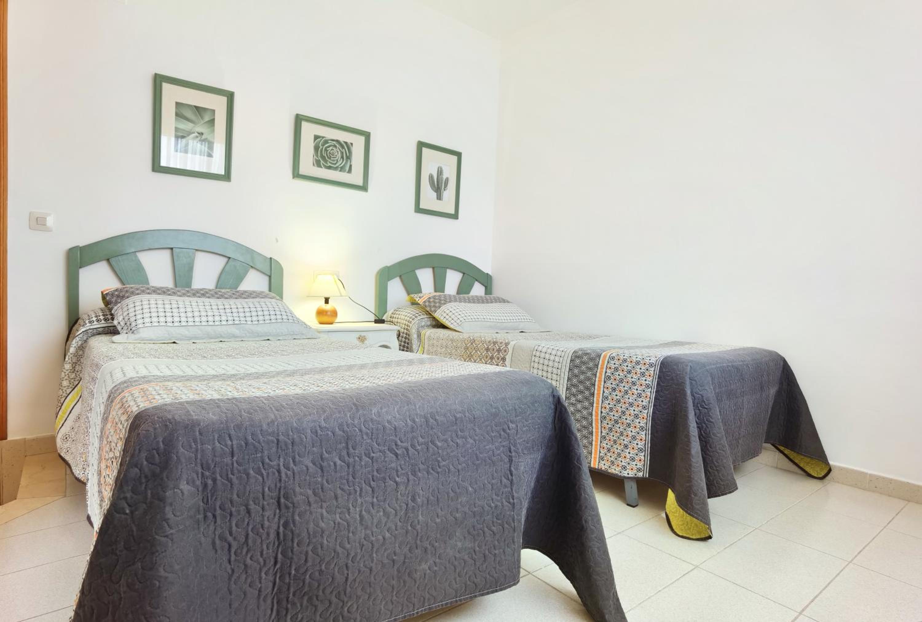Twin Room - Photo 10