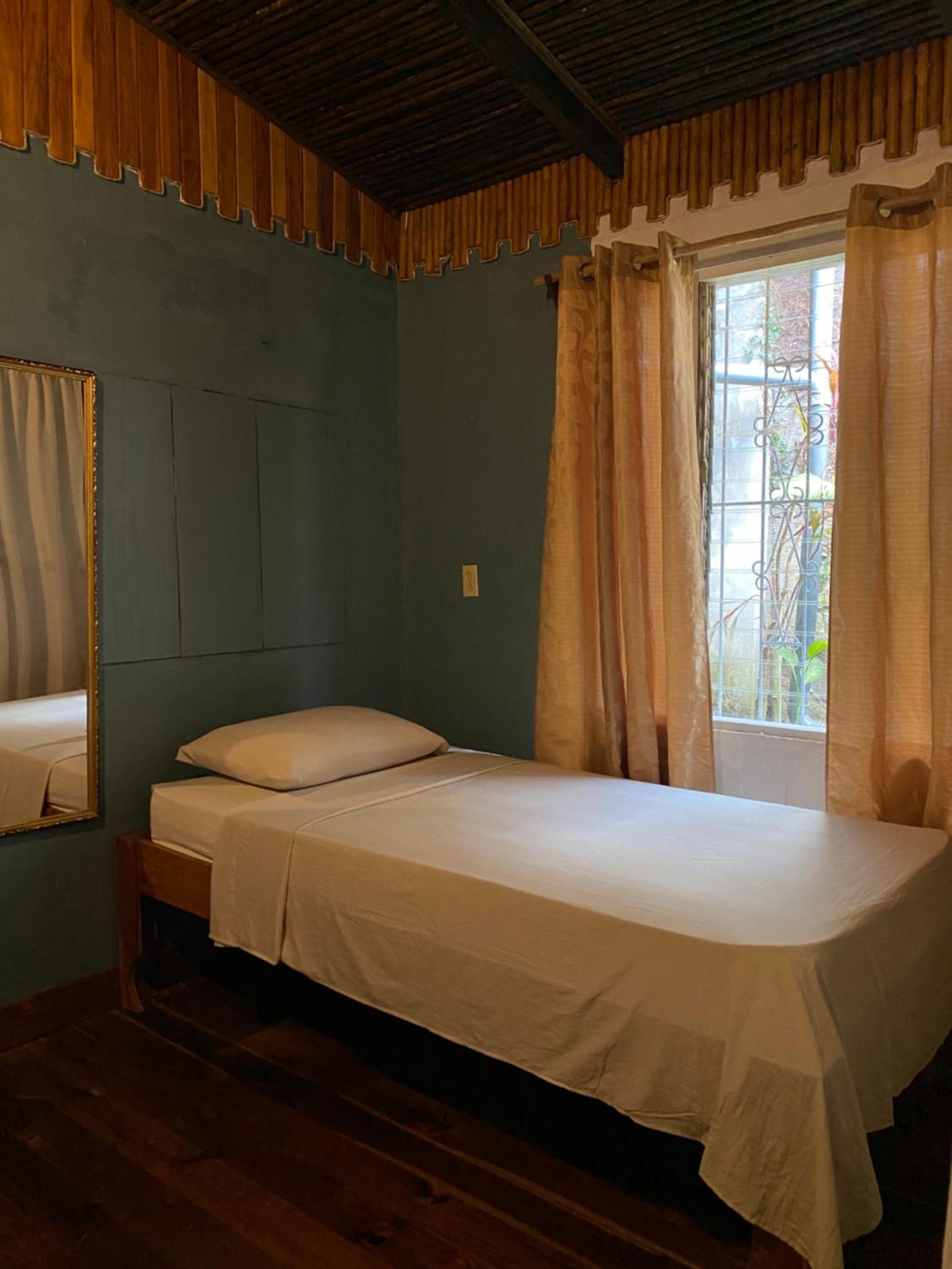 Single Room With Shared Bathroom photo 1
