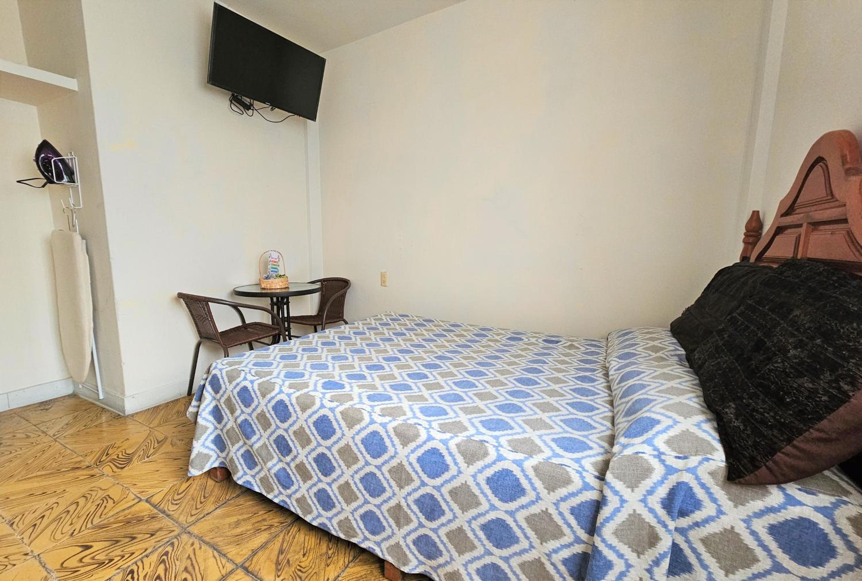 Standard Double Room with TV - Photo 3