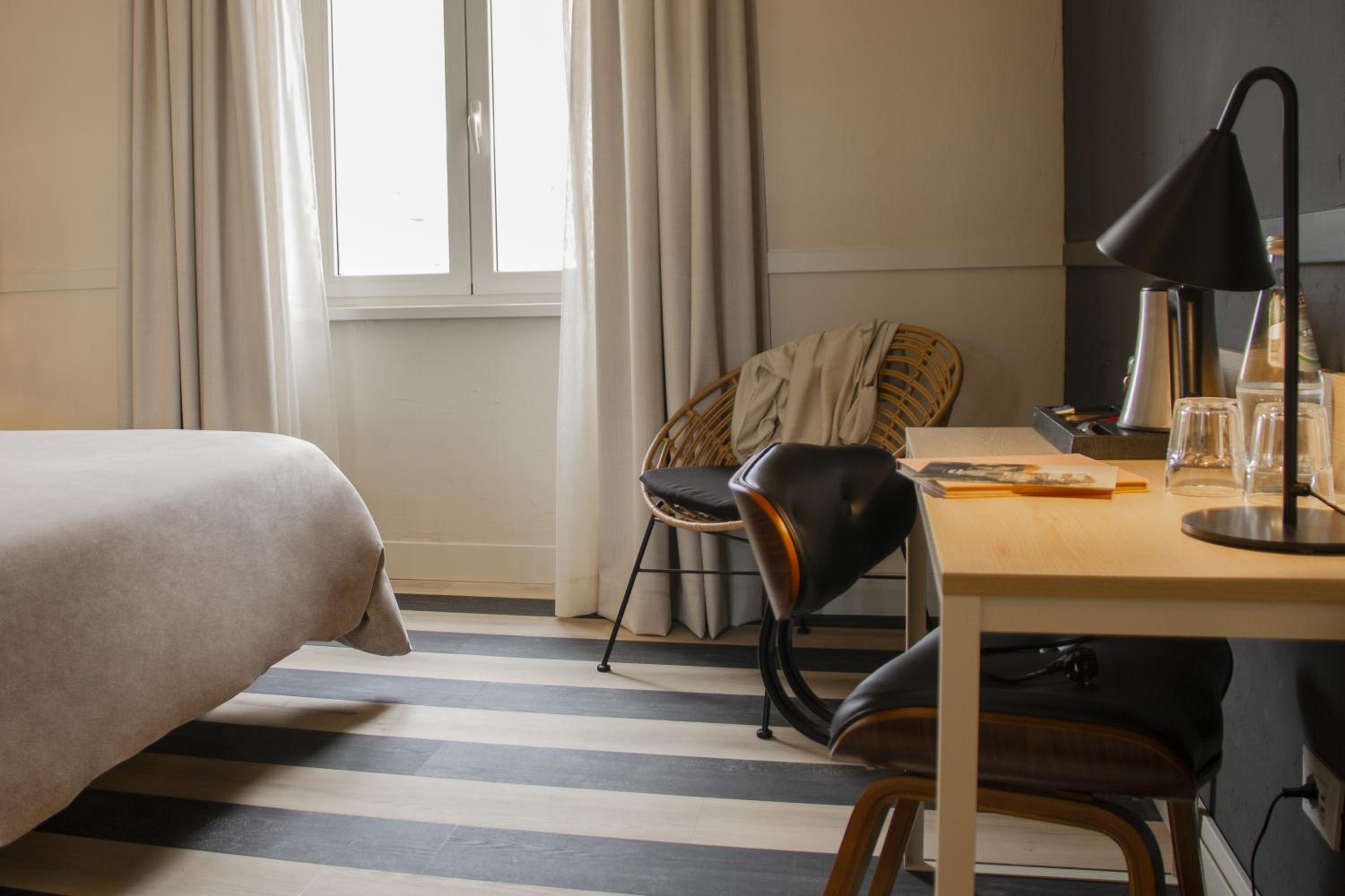 Superior Double Room thumbnail 5