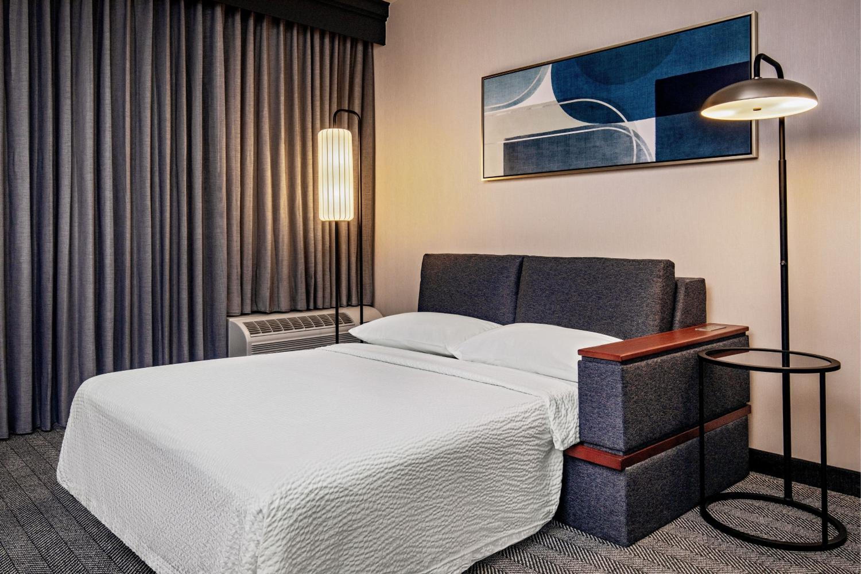 King Room with Sofa Bed - Photo 6