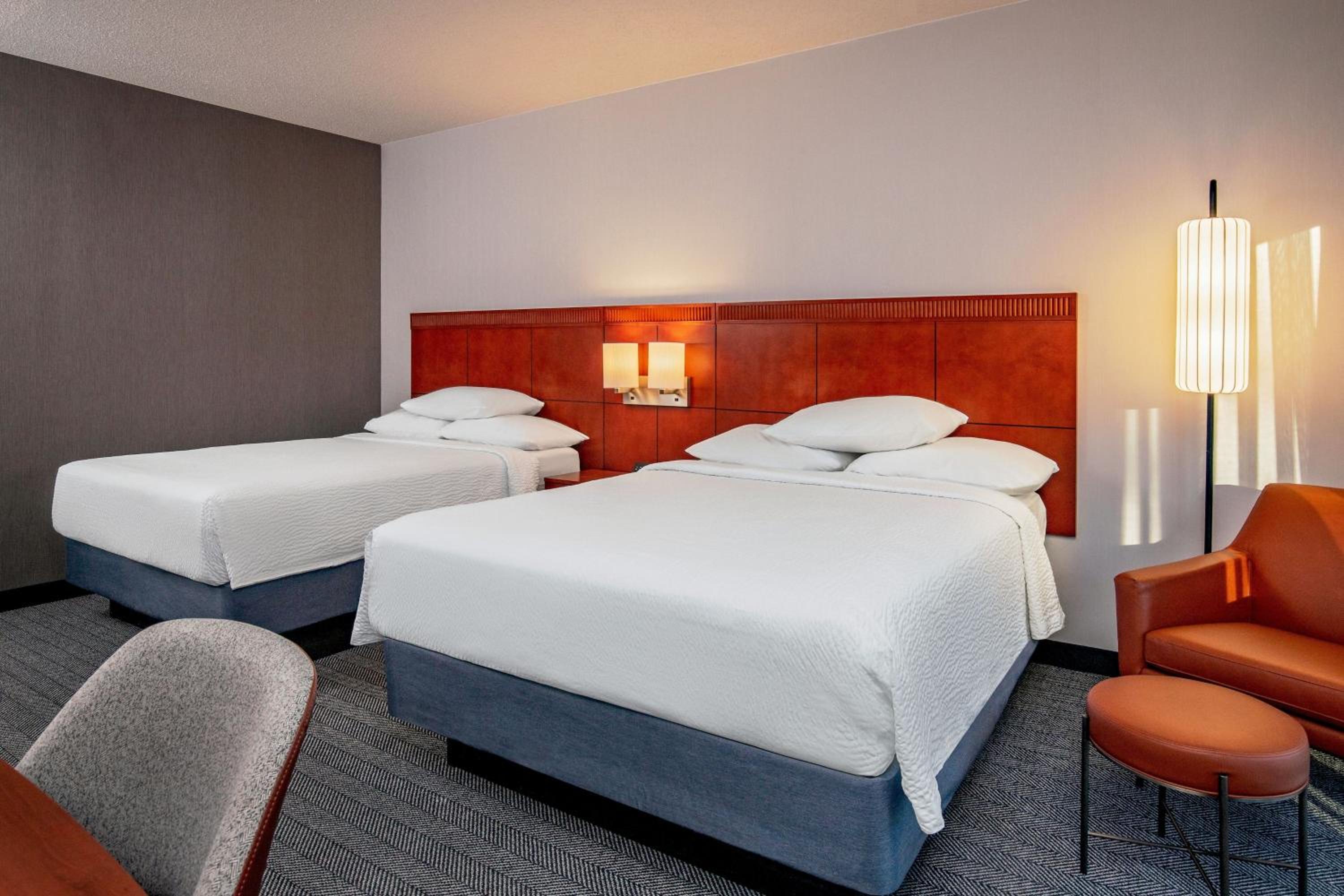 Queen Room with Two Queen Beds photo 1