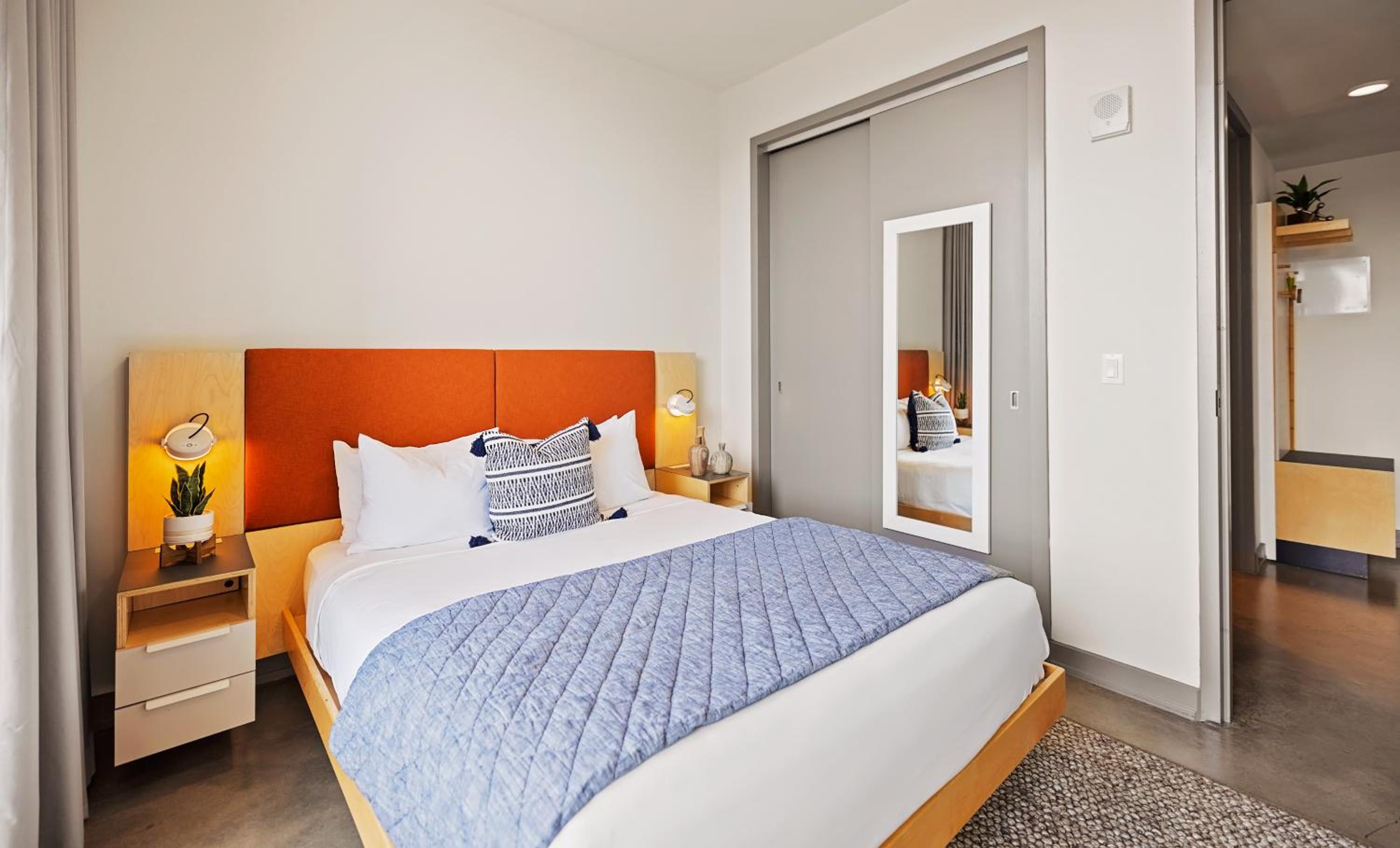 One Bedroom Apartment - Photo 3