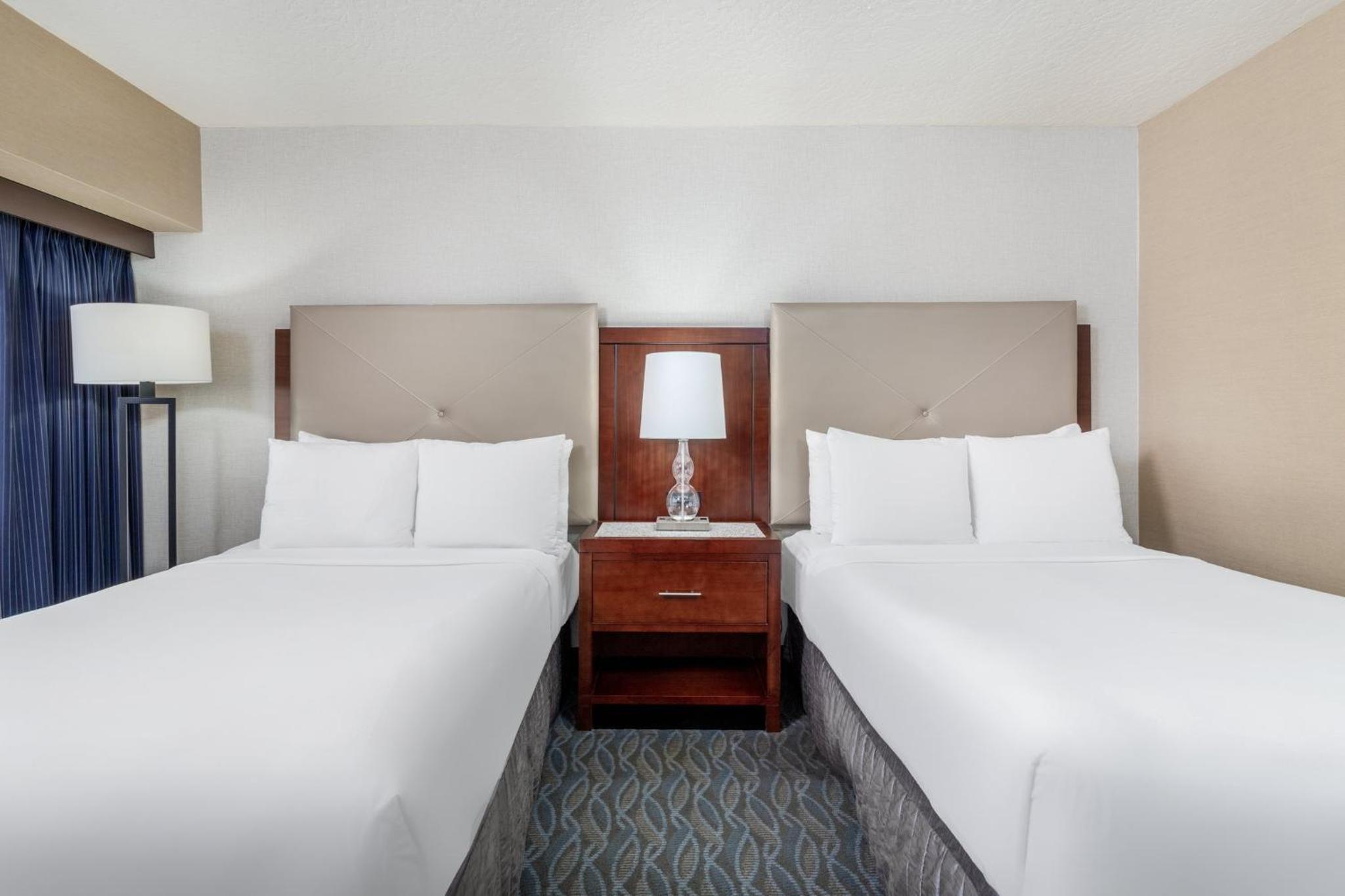 Standard Double Room with Two Double Beds and Accessible Tub - Mobility Access - Photo 4