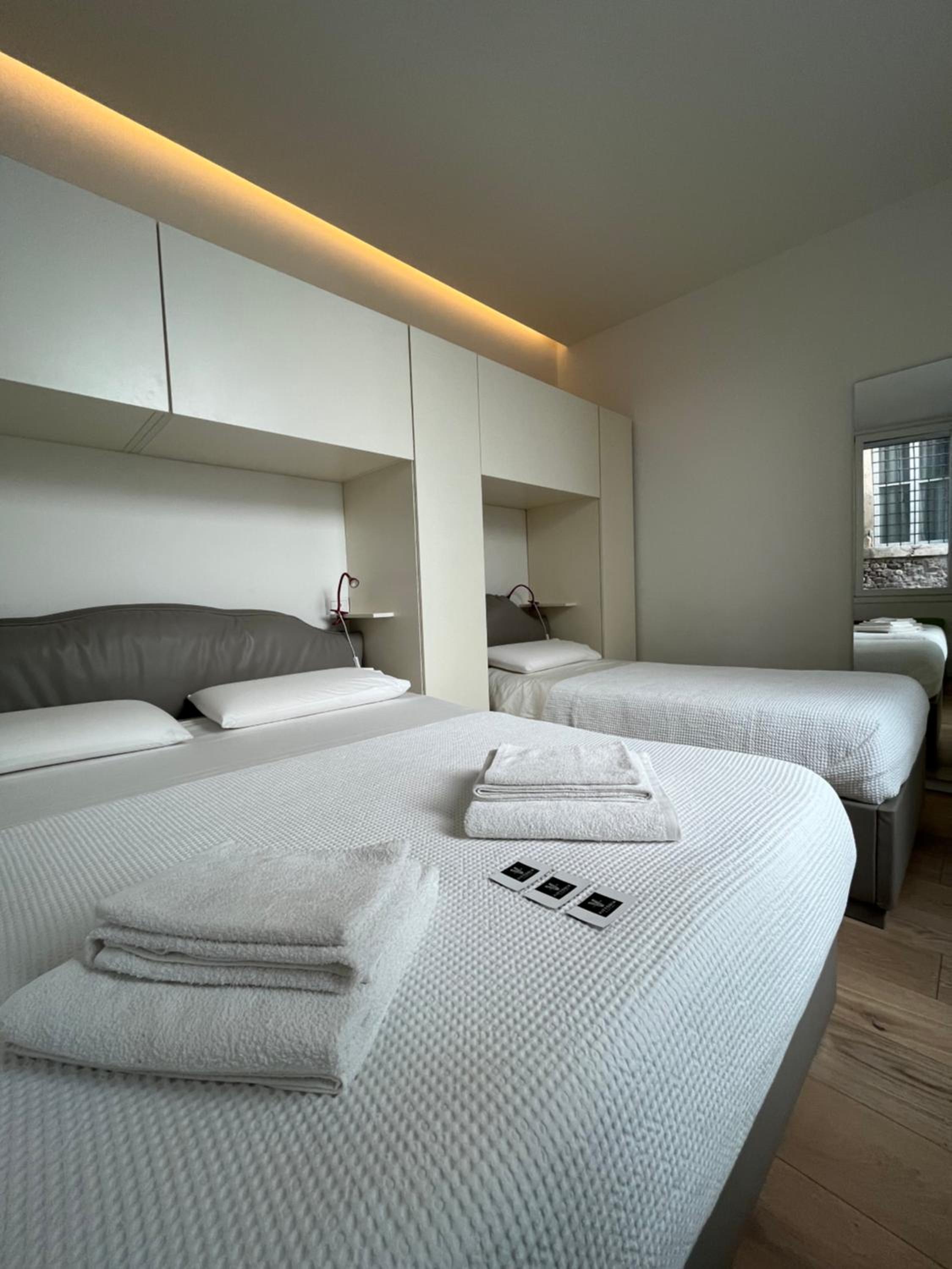 Triple Room with Private Bathroom - Photo 4