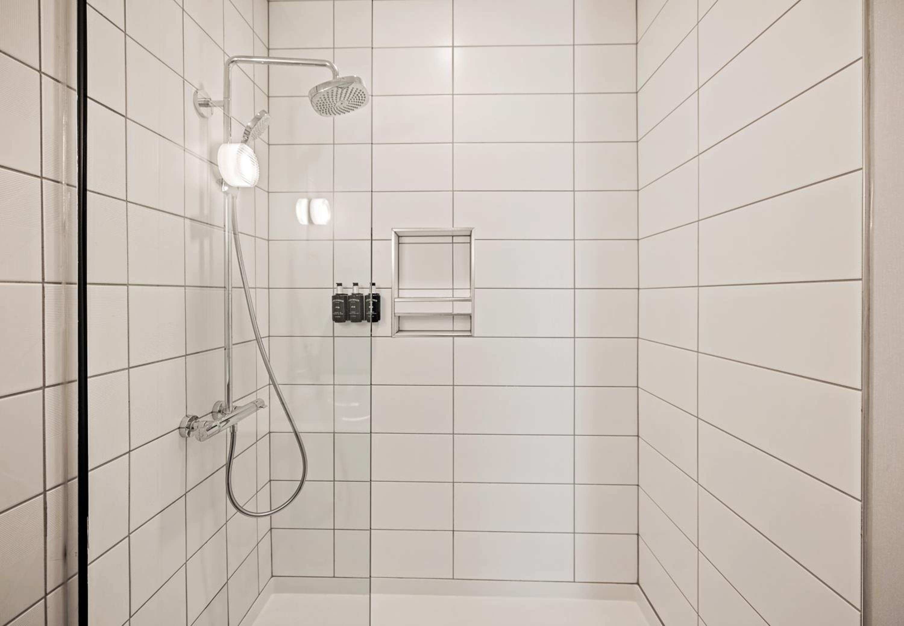 Premium Two Bedroom Apartment - Photo 5