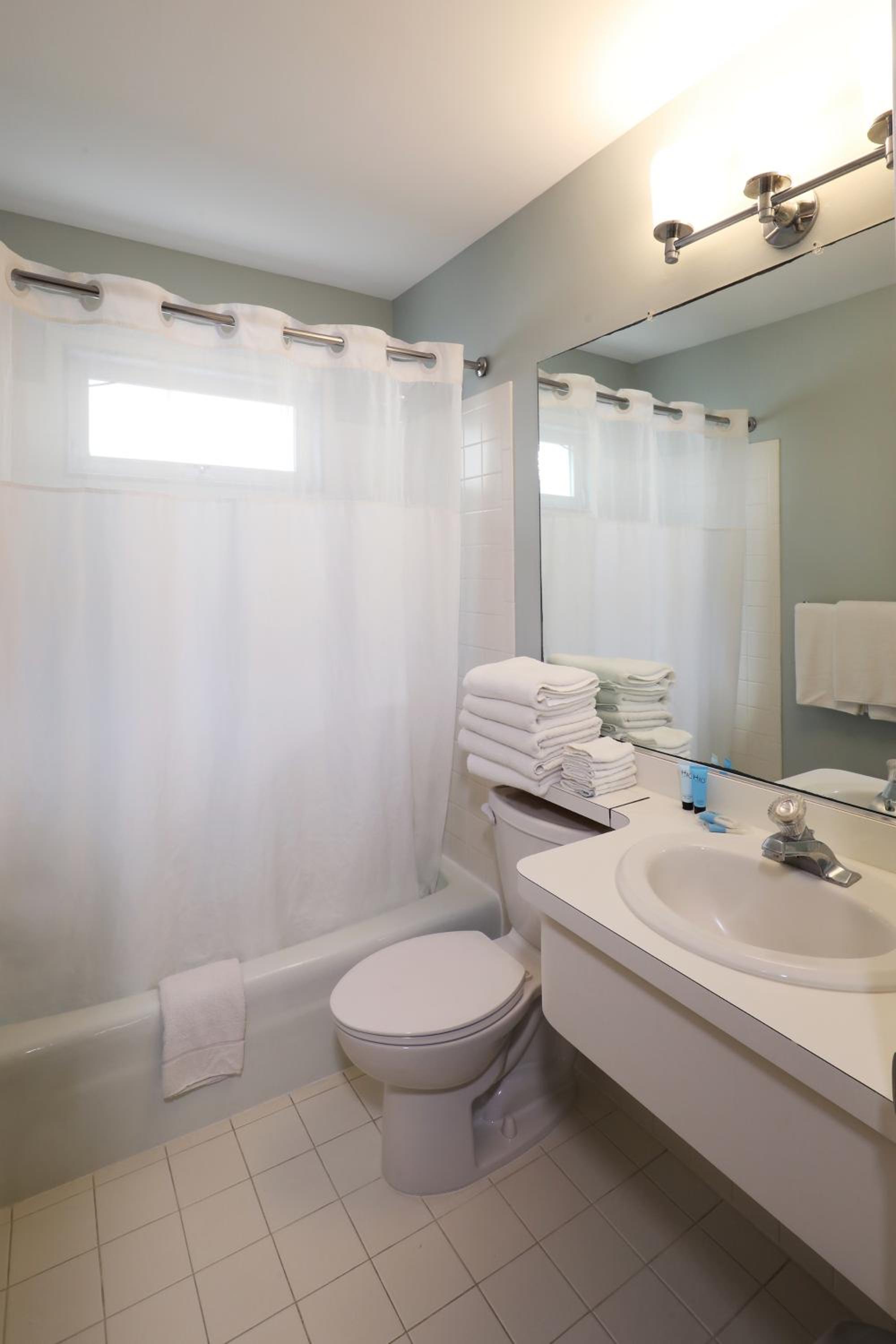 Three Room Kitchen Suite - Pool View