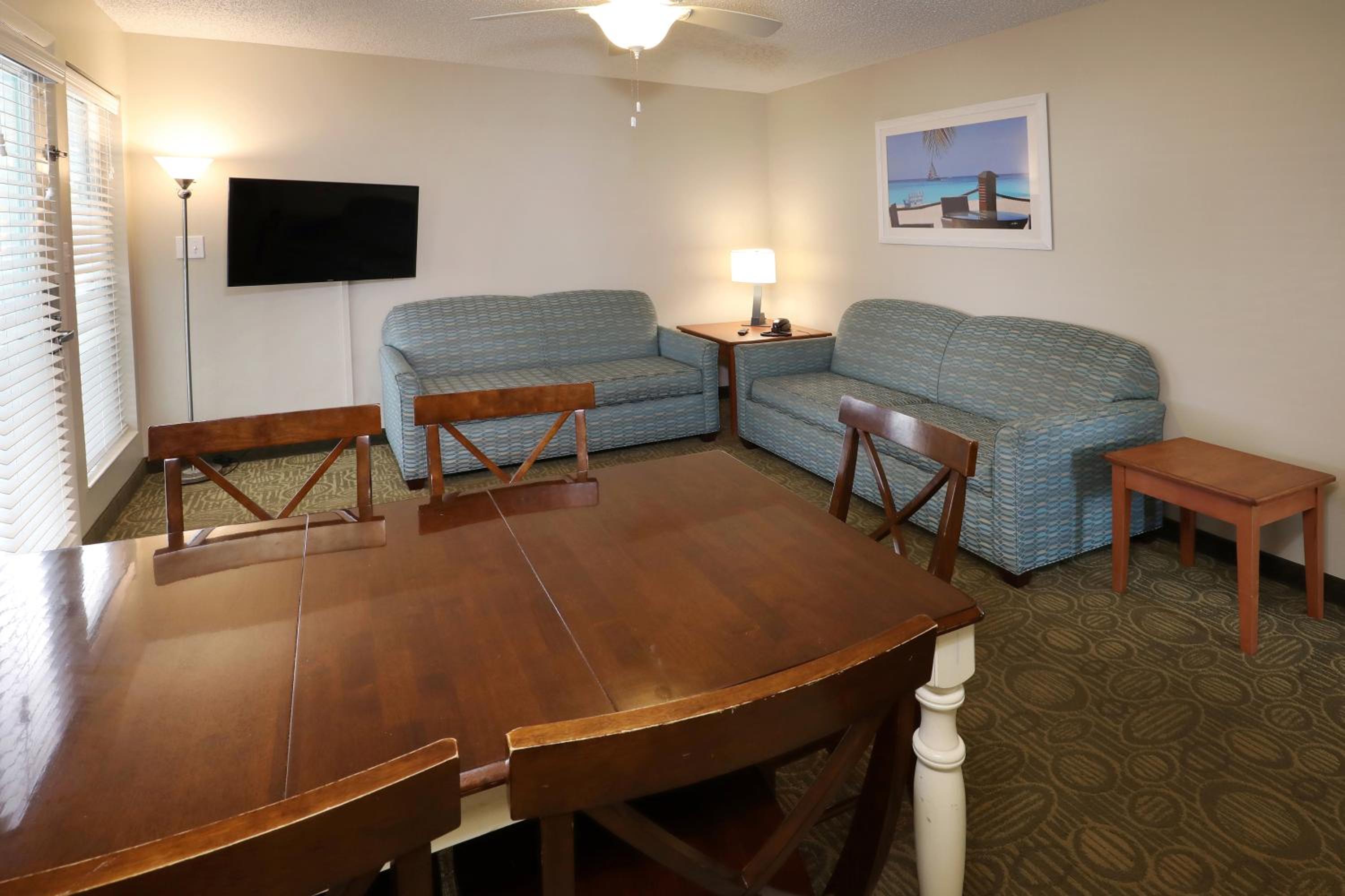 Three-Bedroom Suite photo 3