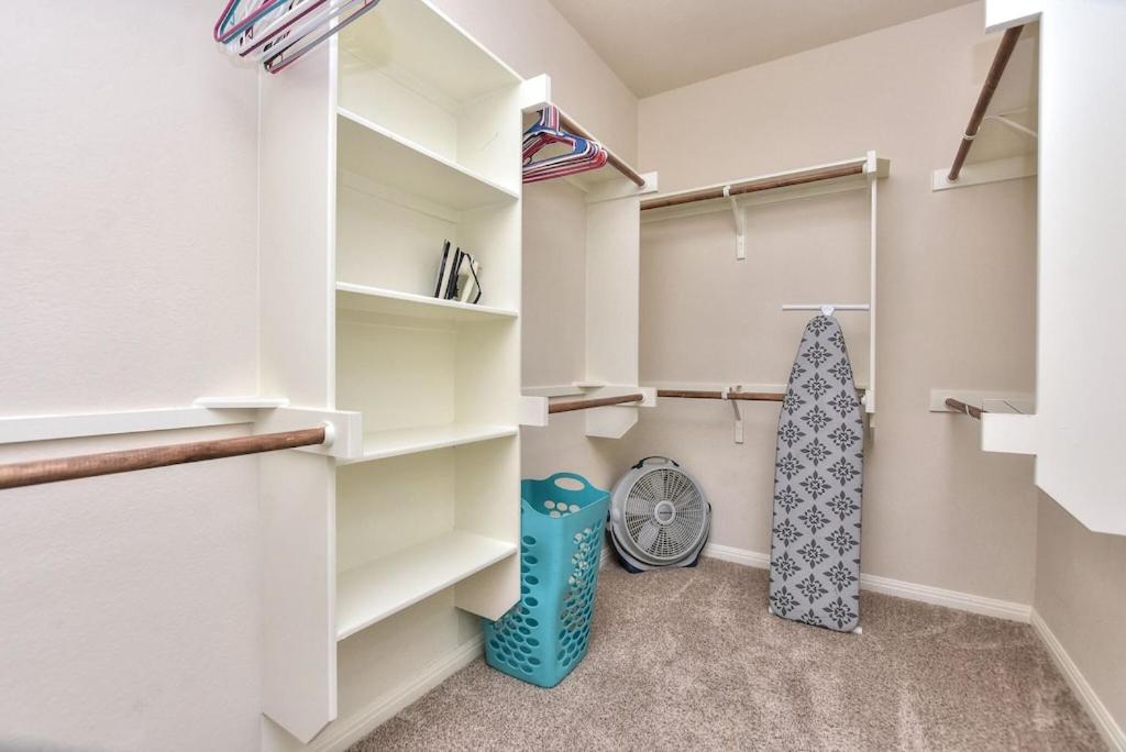 Three-Bedroom House photo 3