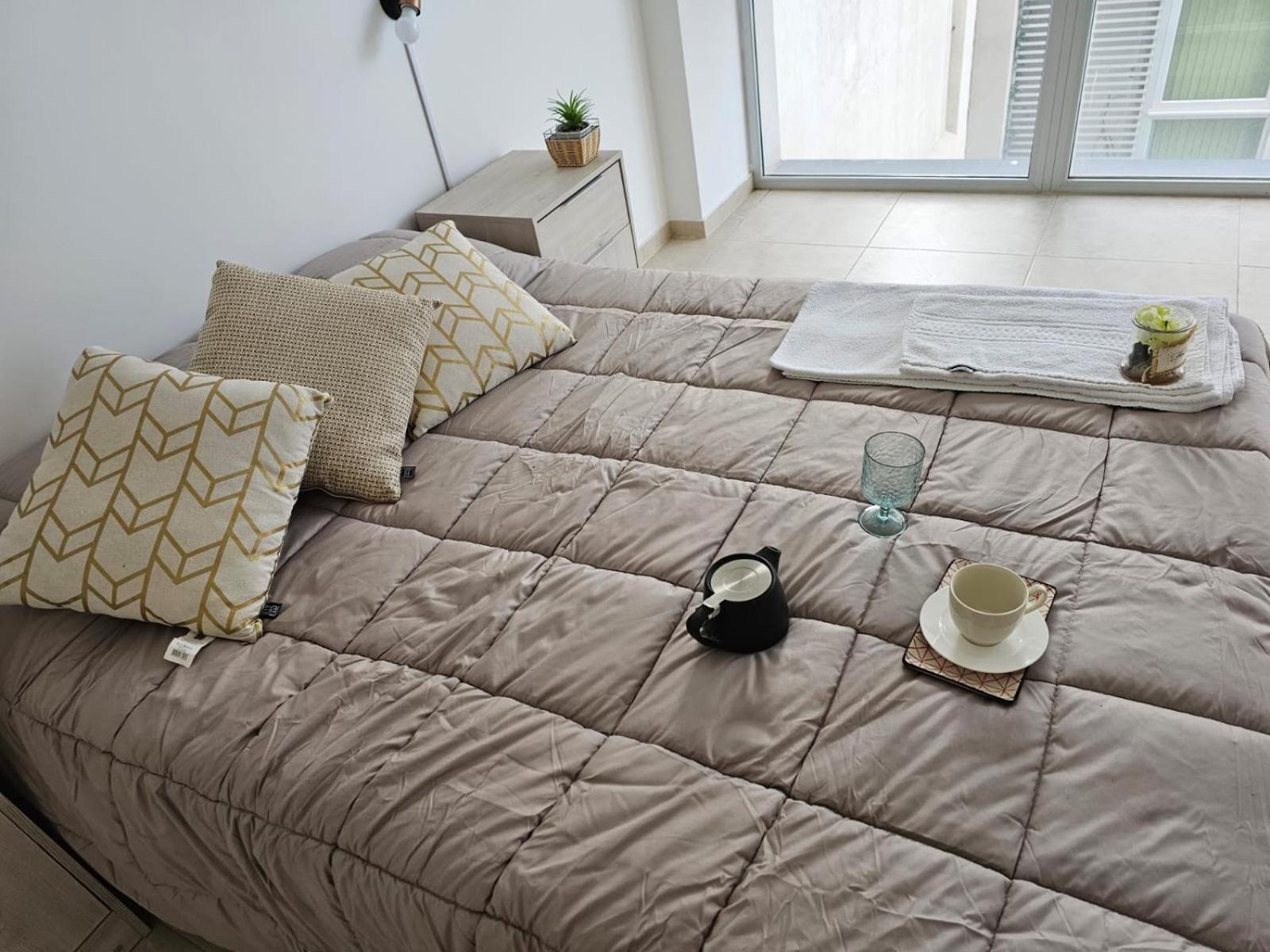 One-Bedroom Apartment photo 1