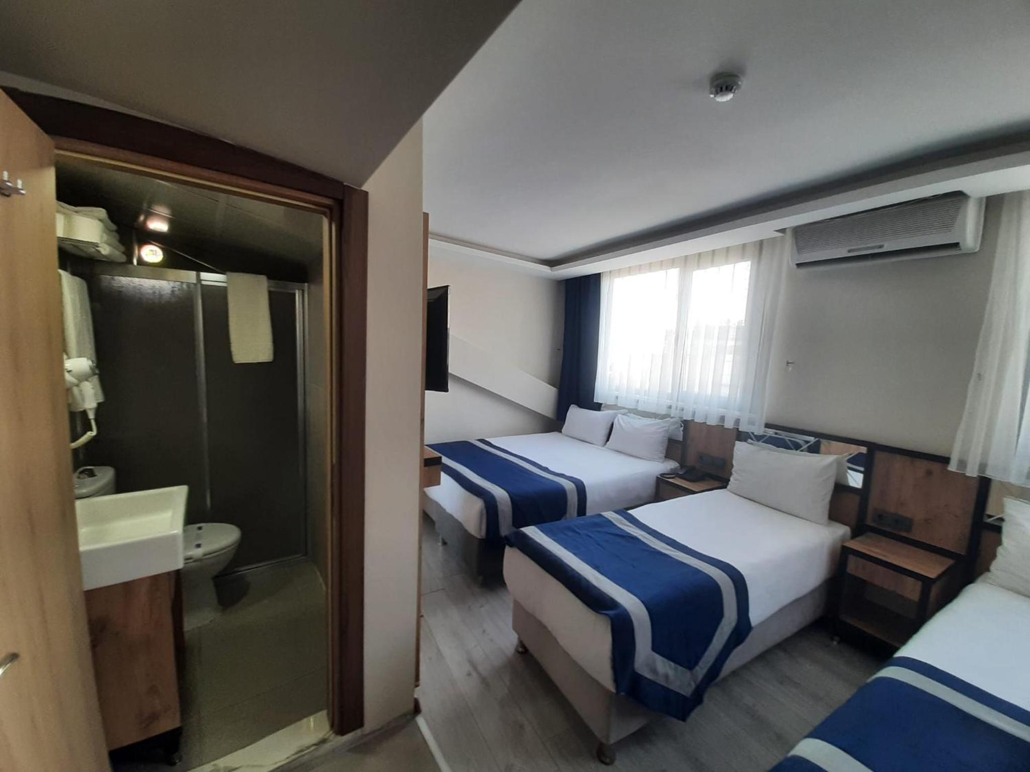 Deluxe Quadruple Room photo 3