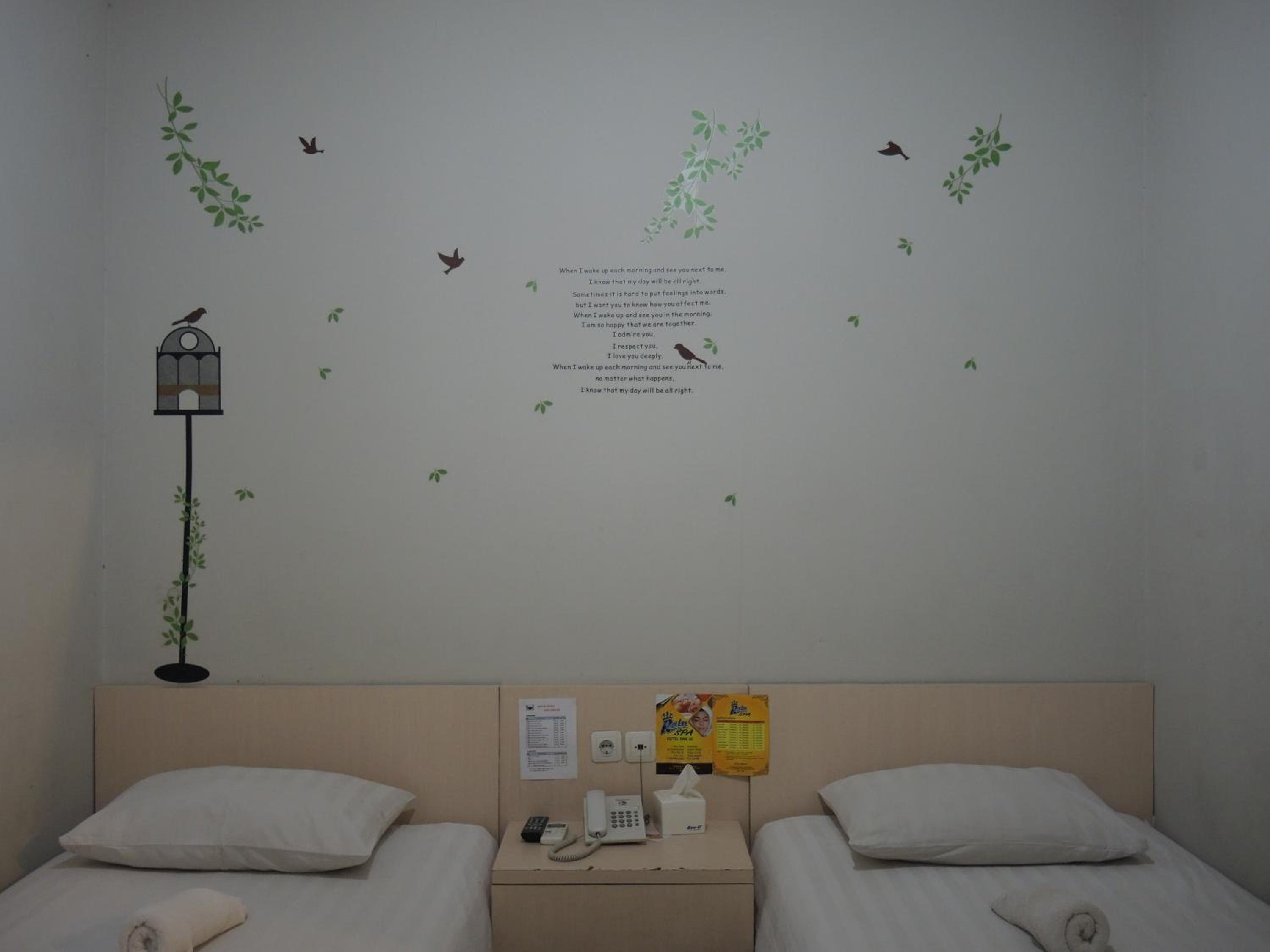 Standard Double or Twin Room - Photo 8