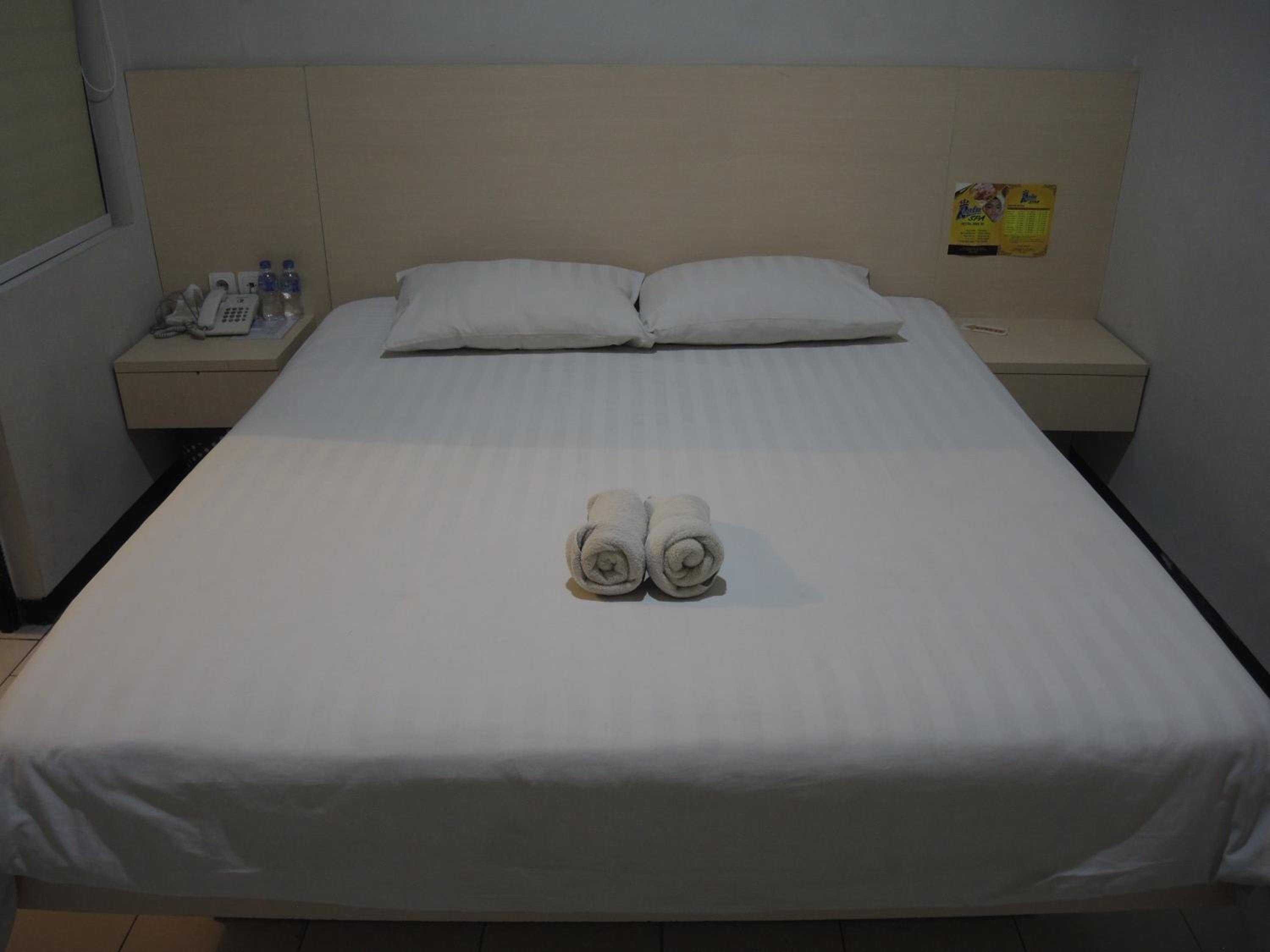 Standard Double or Twin Room - Photo 5