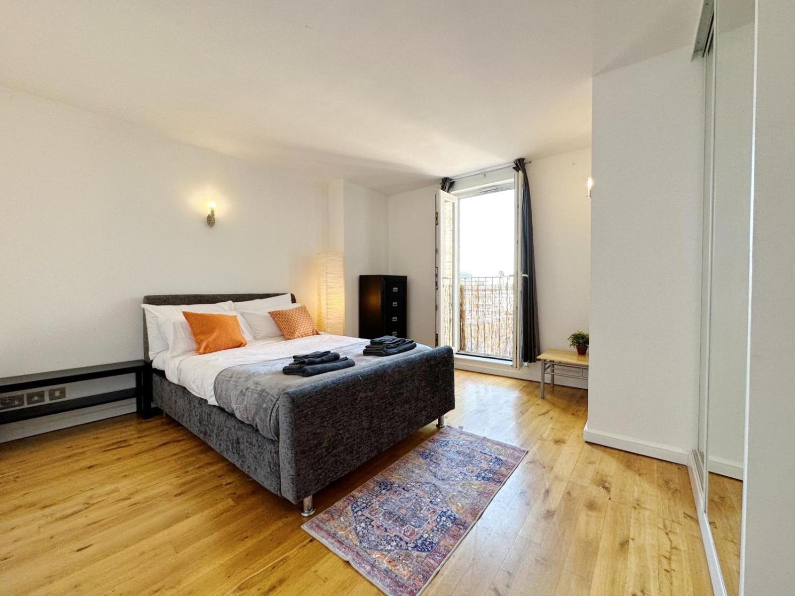 Deluxe Apartment photo 2
