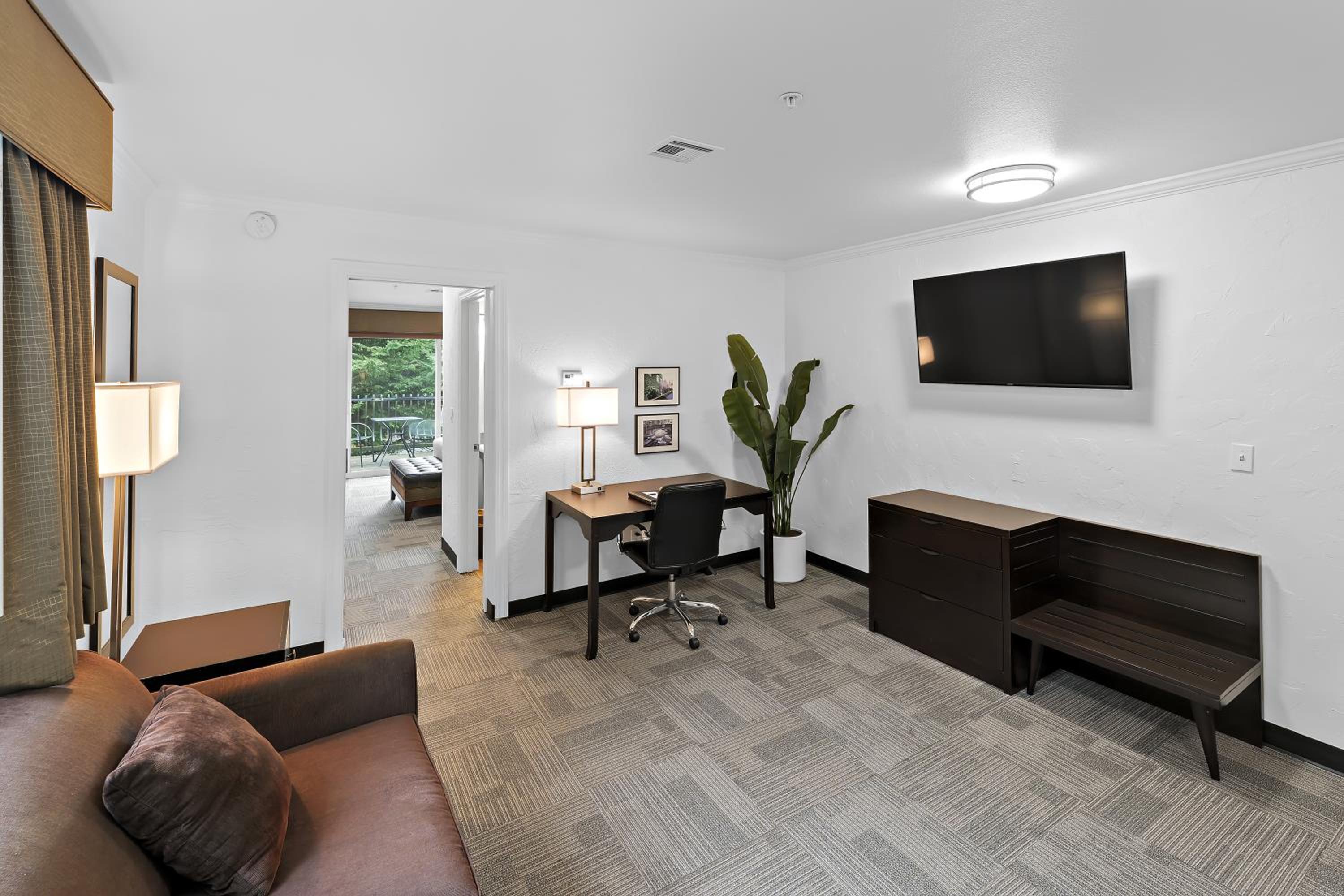King Suite with Balcony- Non-Smoking - Photo 3