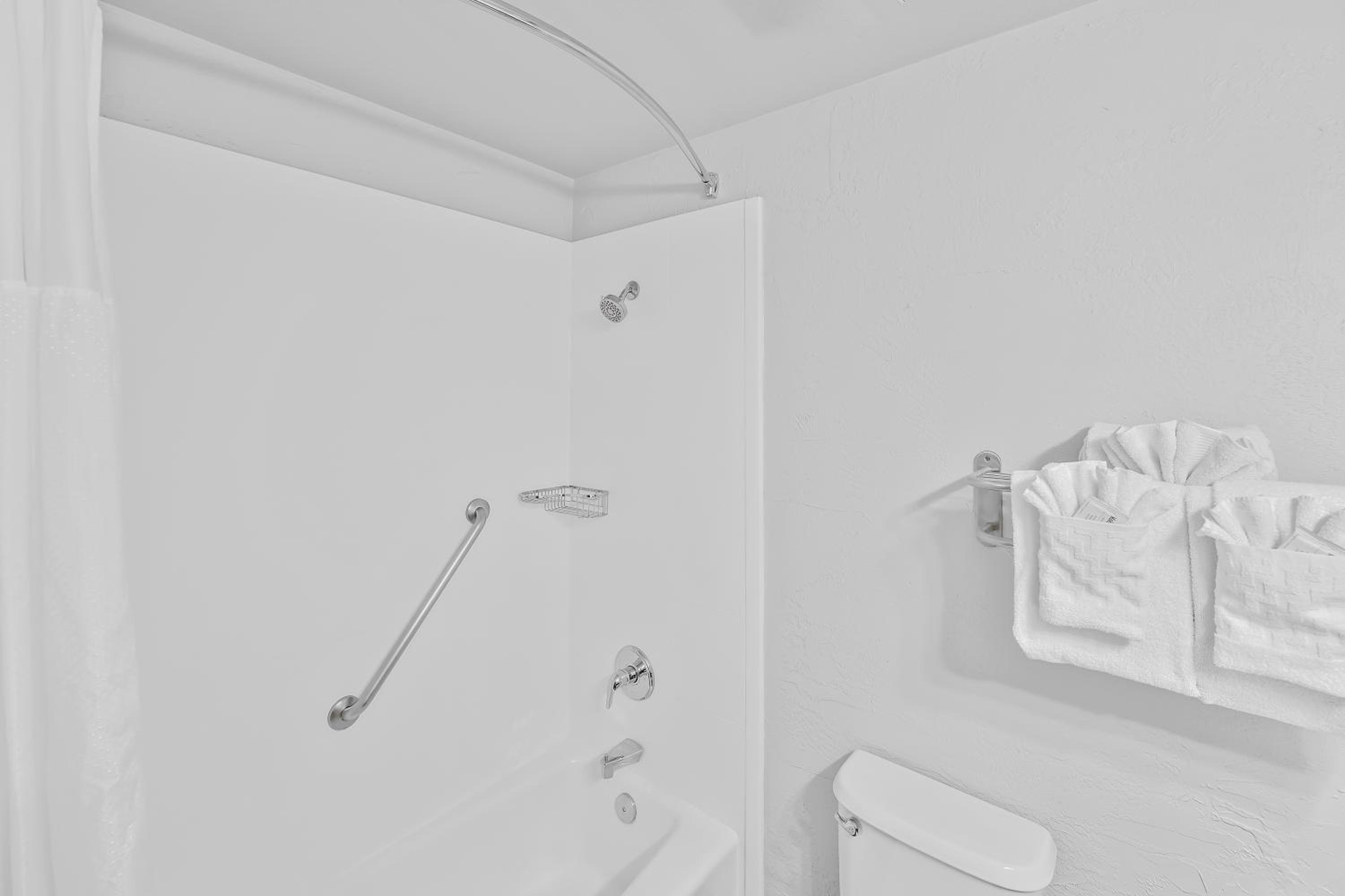 Deluxe King Room - Non-Smoking - Photo 6