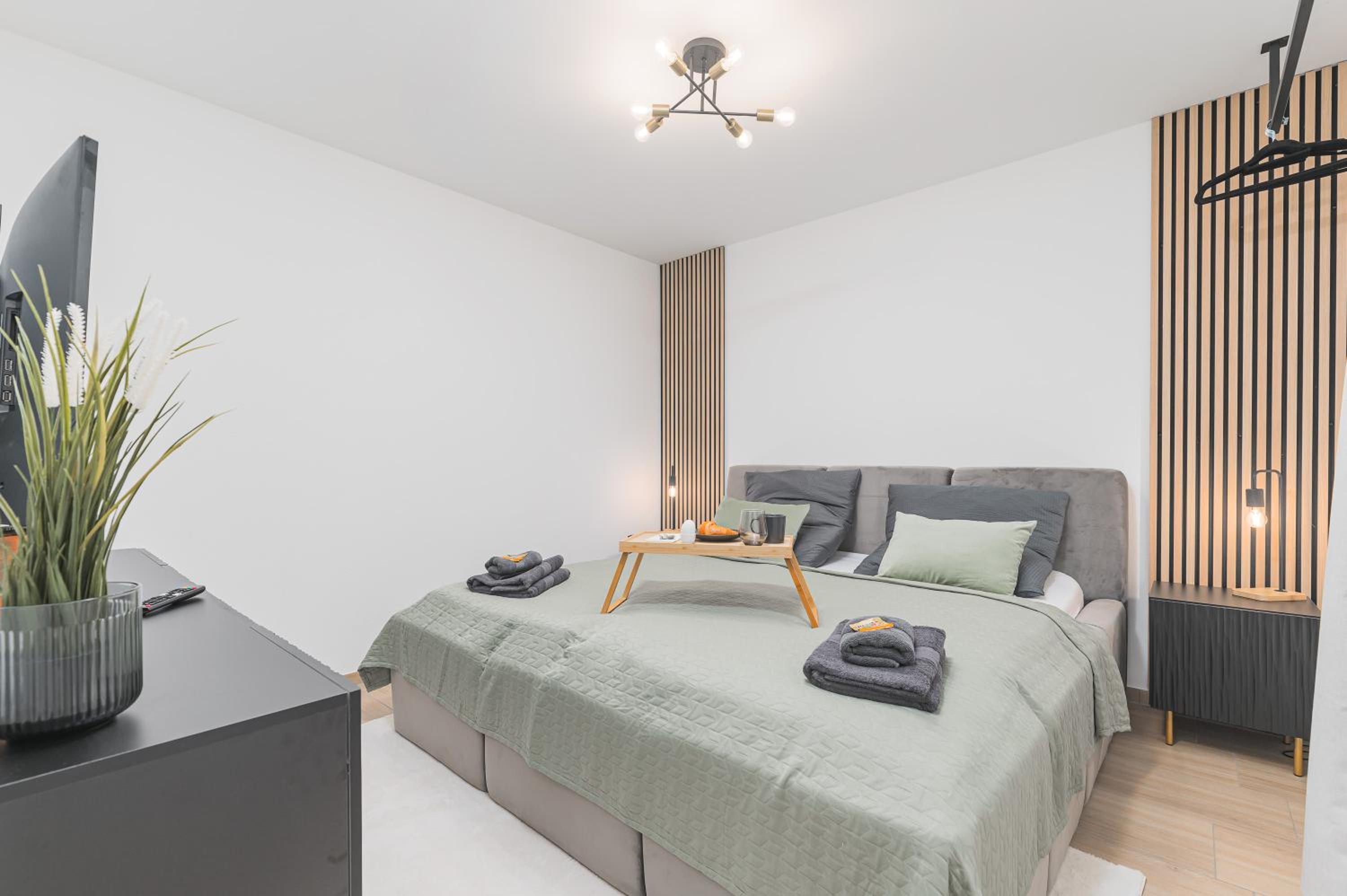 One-Bedroom Apartment photo 1