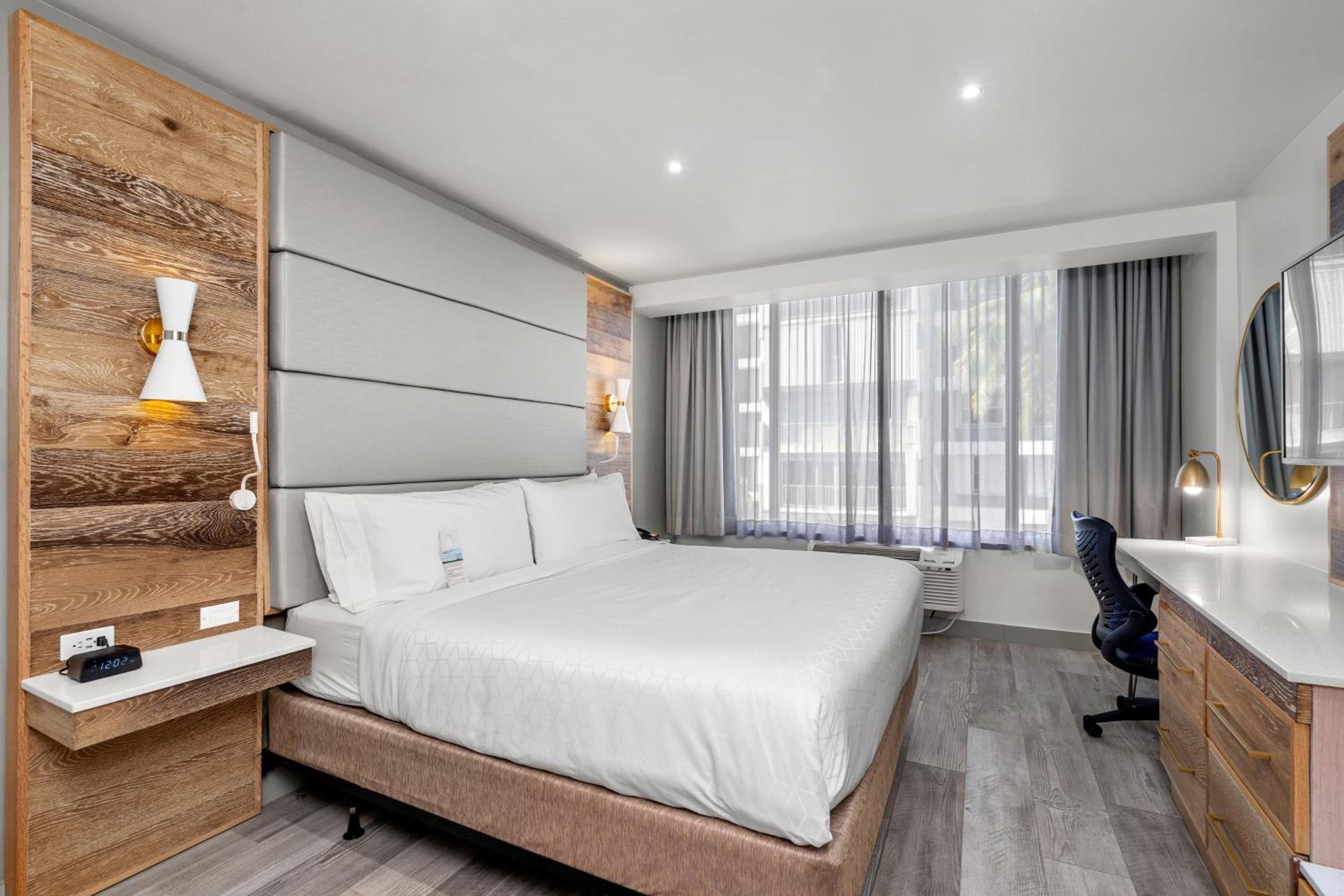 Standard King Room - Accessible