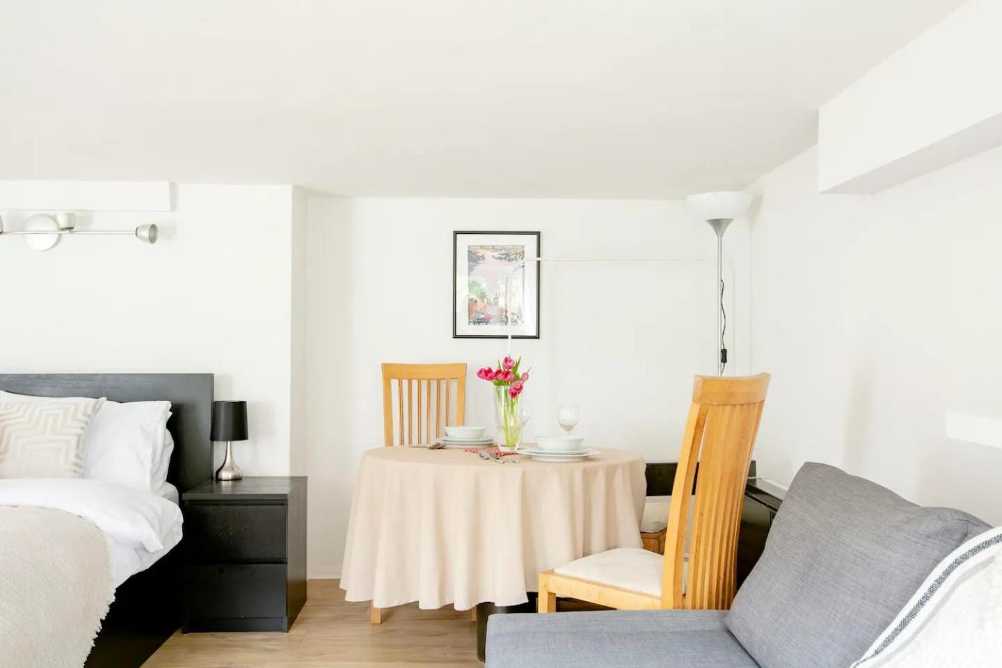 One-Bedroom Apartment photo 3