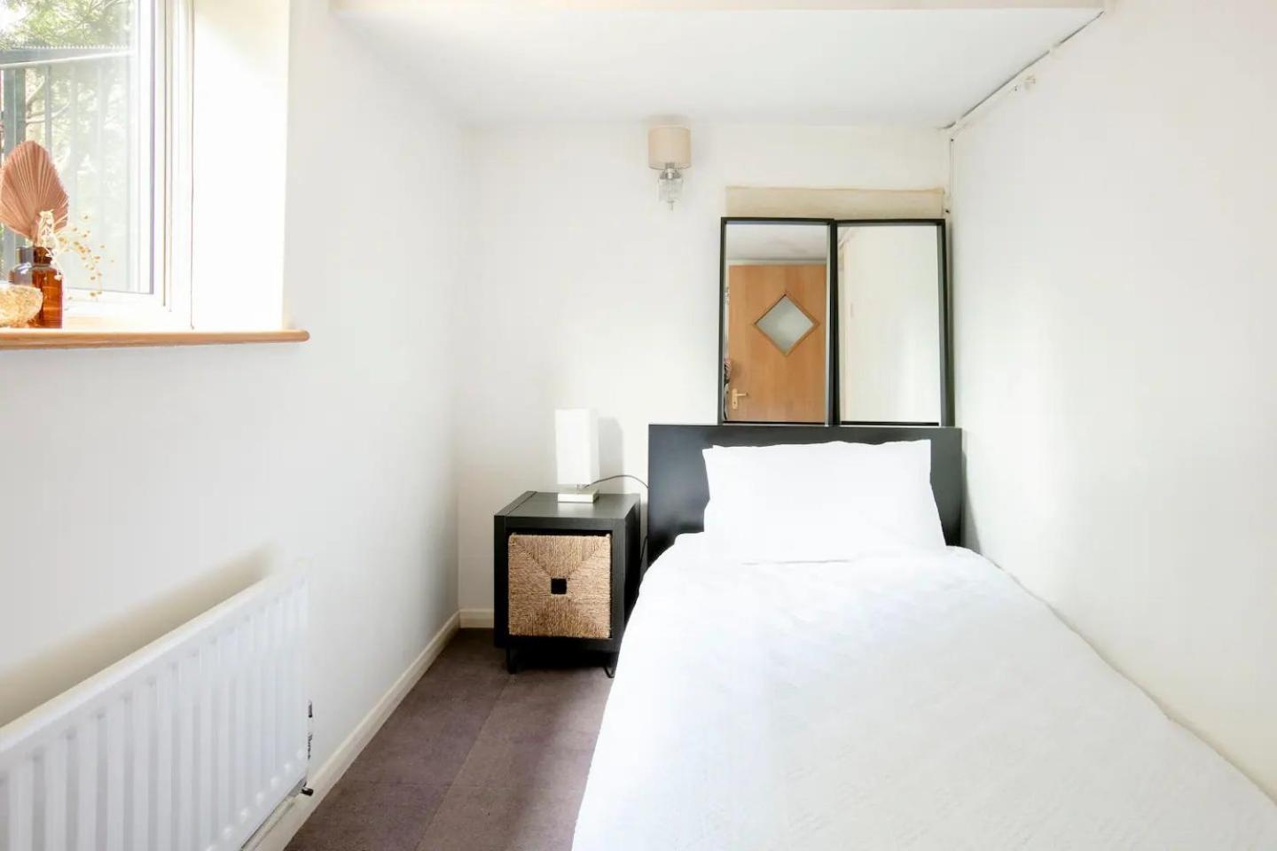 One-Bedroom Apartment photo 2