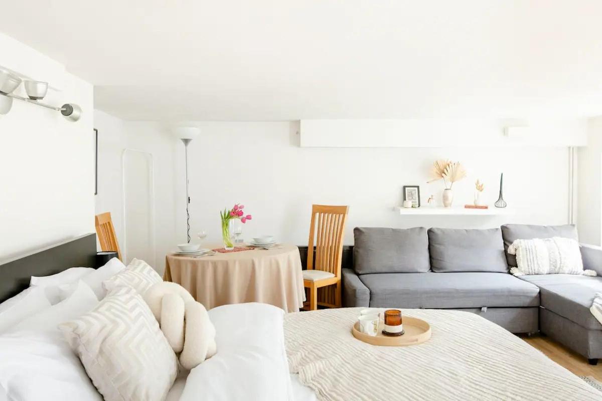 One-Bedroom Apartment photo 1