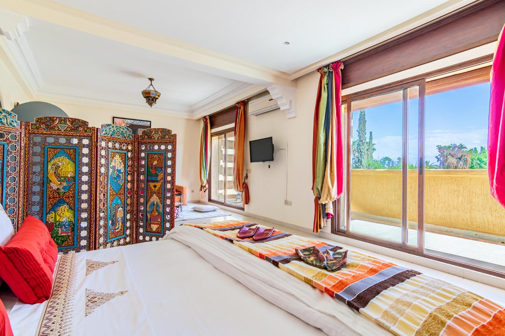 Suite with Pool View - Photo 1
