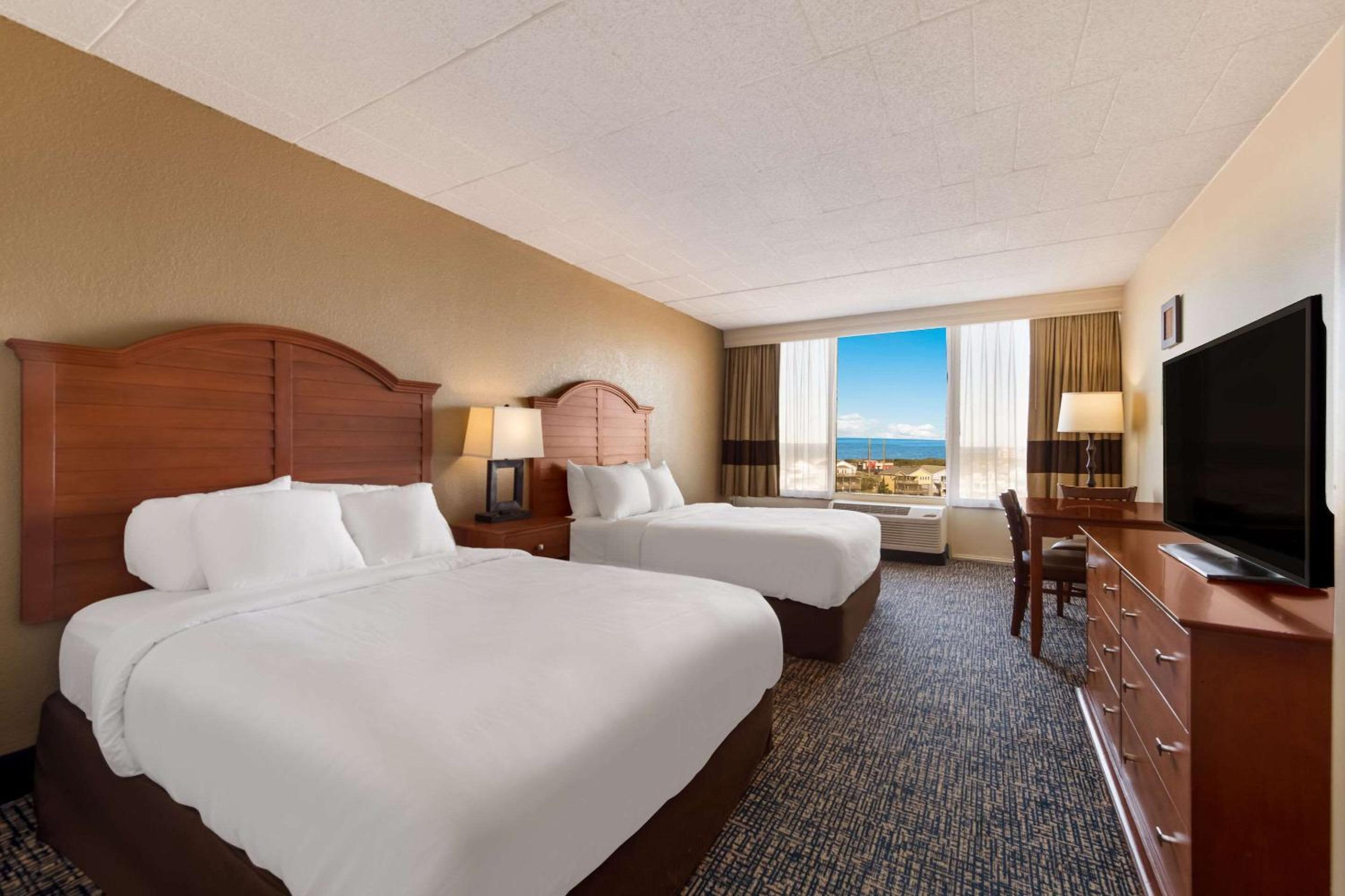 Room with Two Double Beds with Bay View - Photo 1