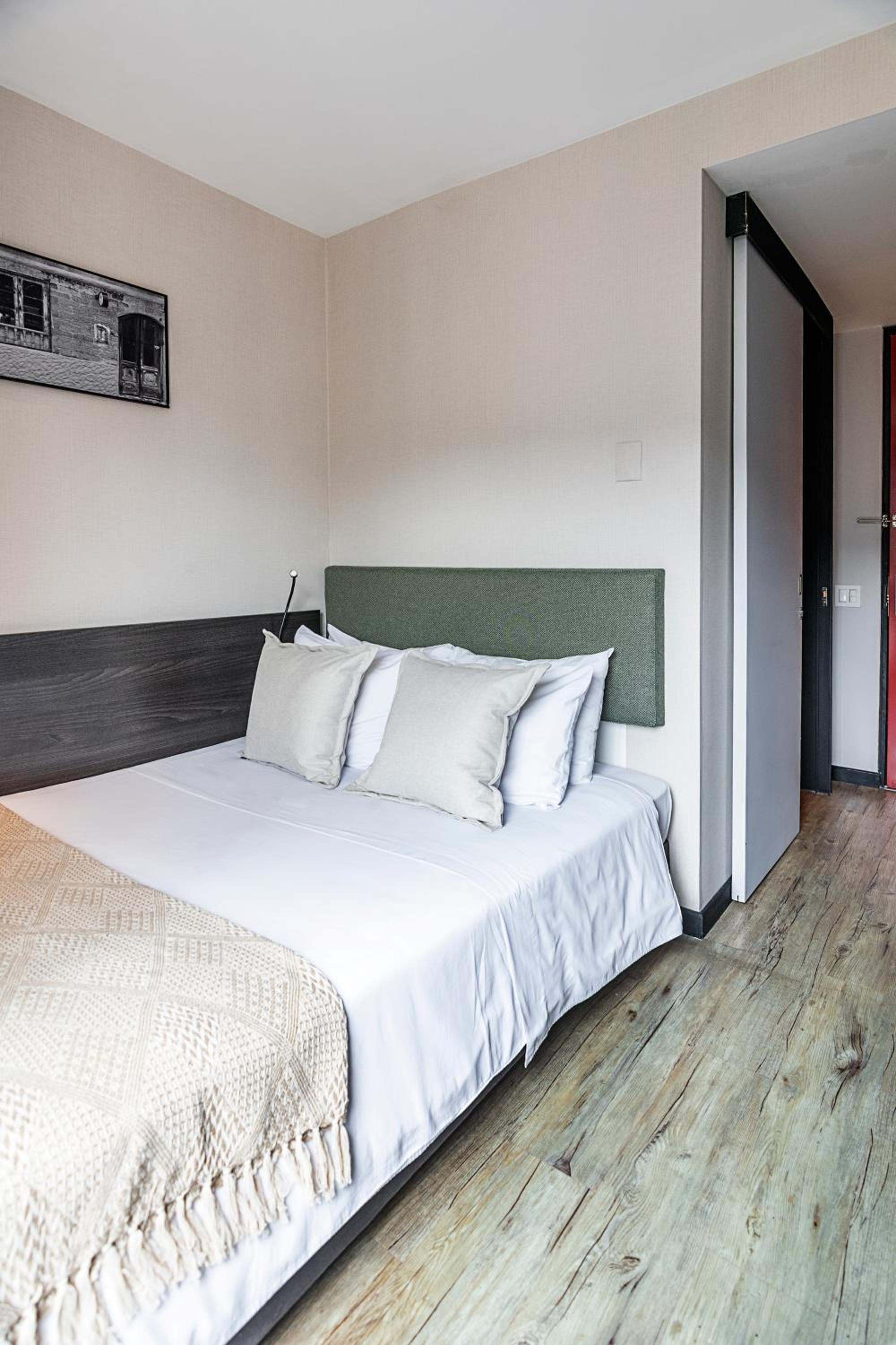 Small Single Room - Photo 1