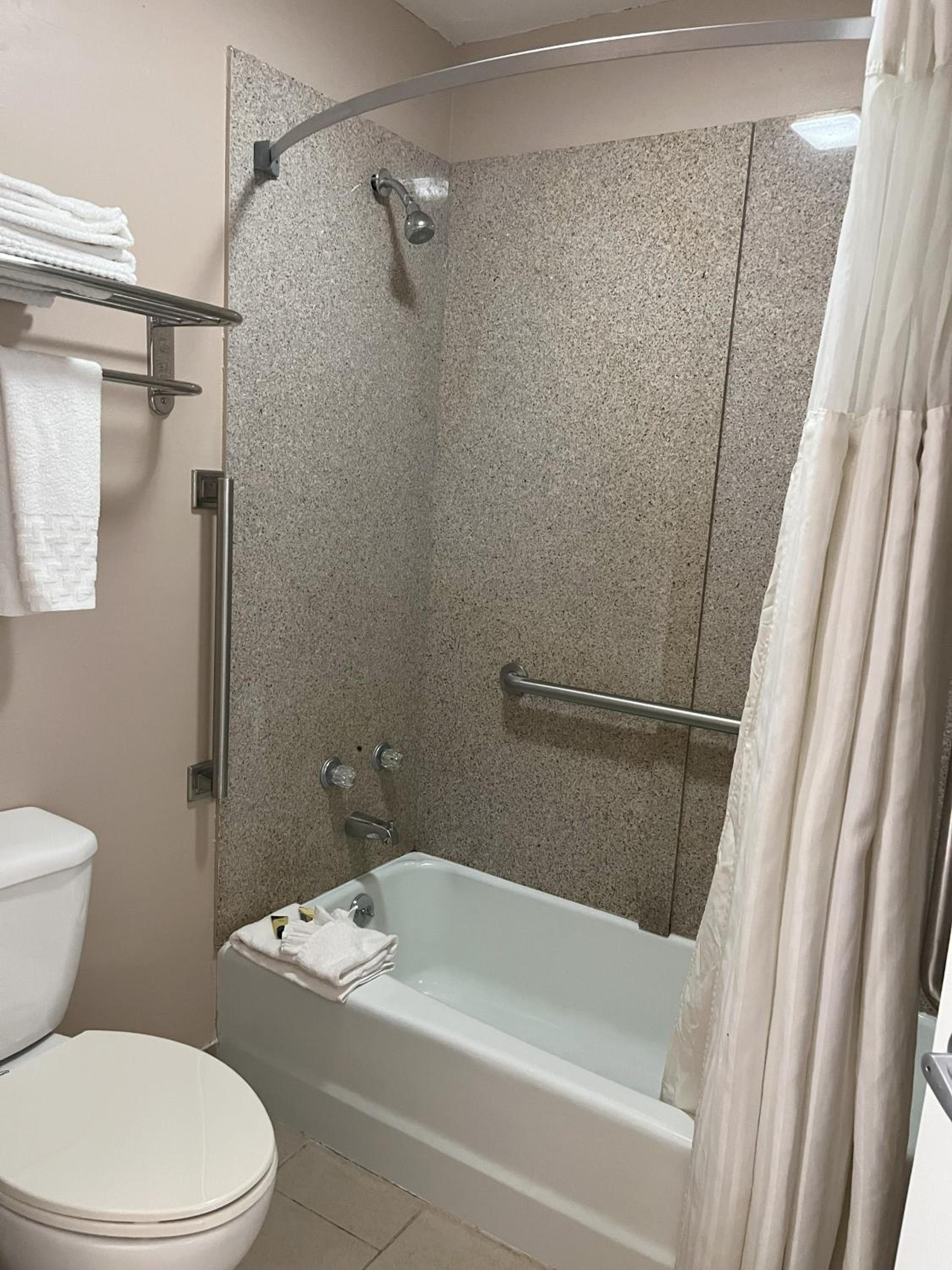 Pinetree Inn, Billede 7