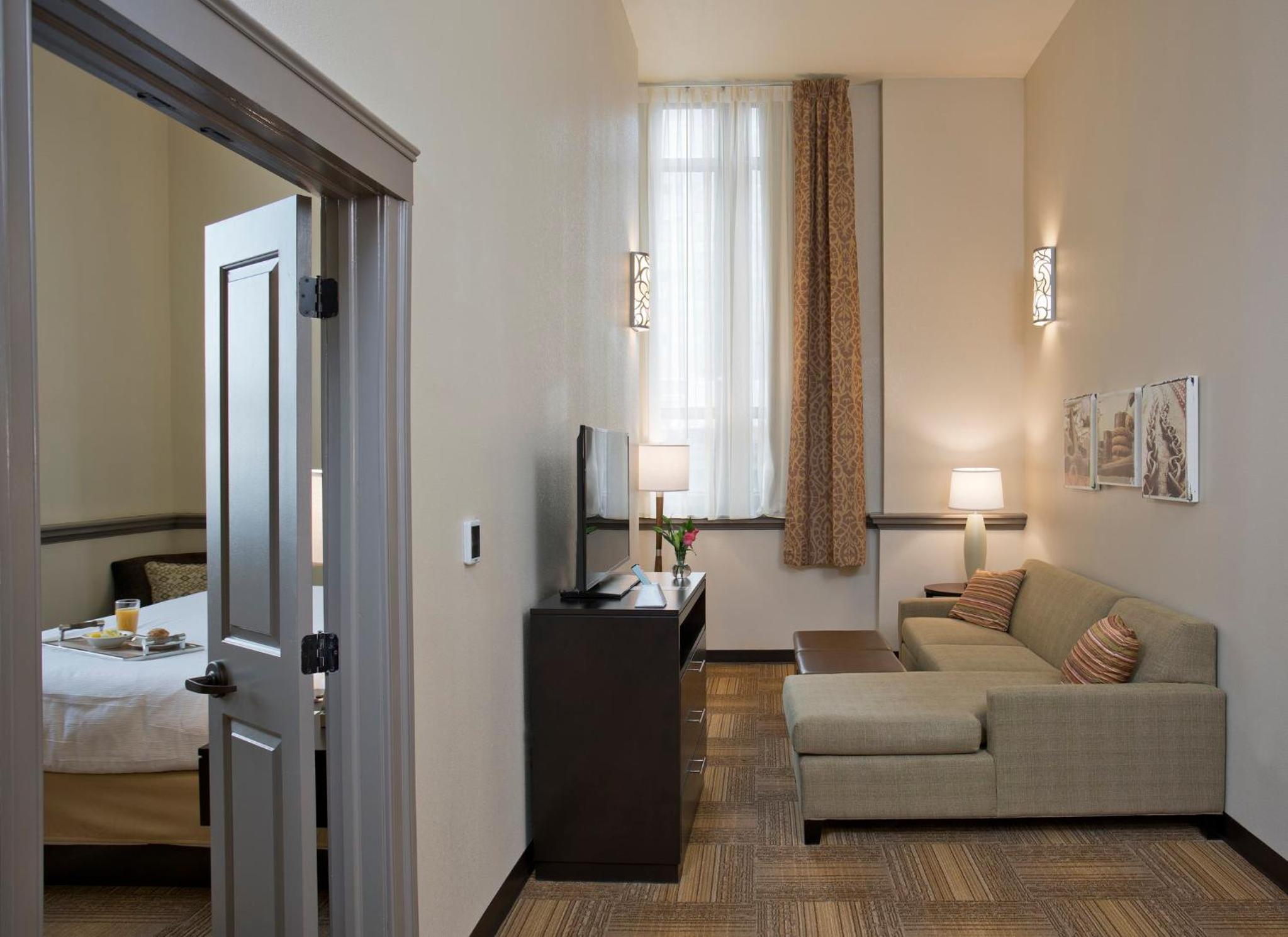 One-Bedroom King Suite with Sofa Bed photo 3