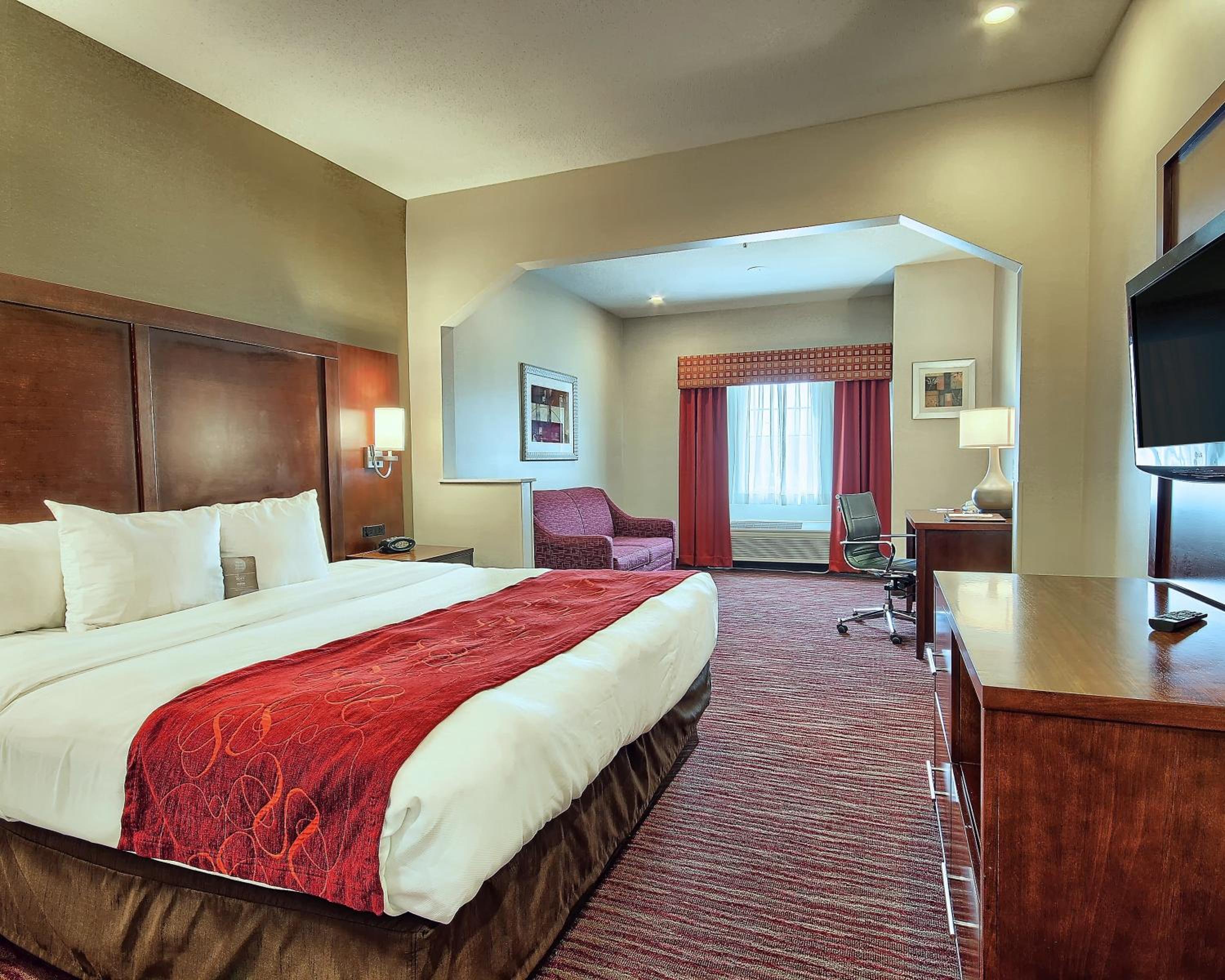 King Suite with Sofa Bed- Non Smoking - Photo 5