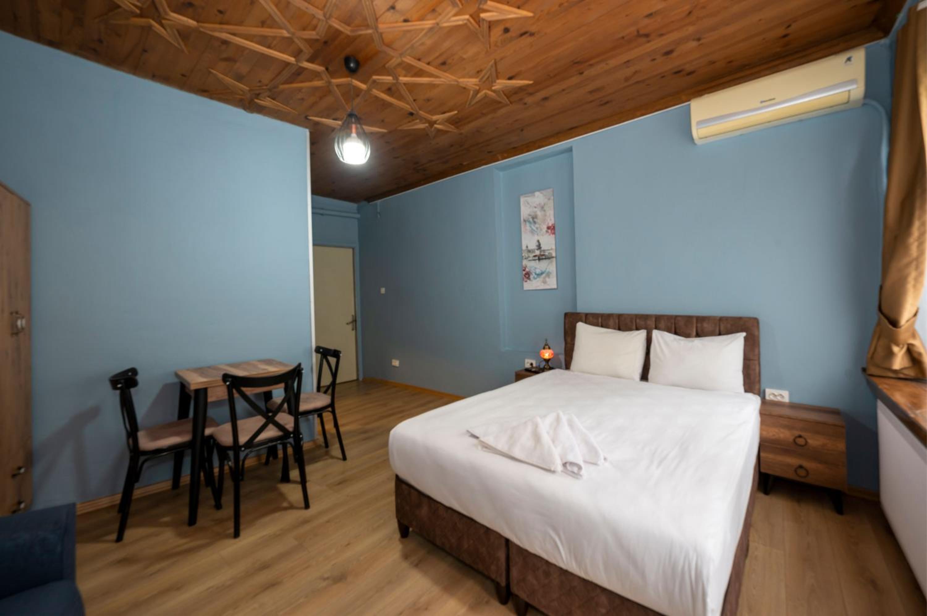 Deluxe Double Room with Balcony photo 3