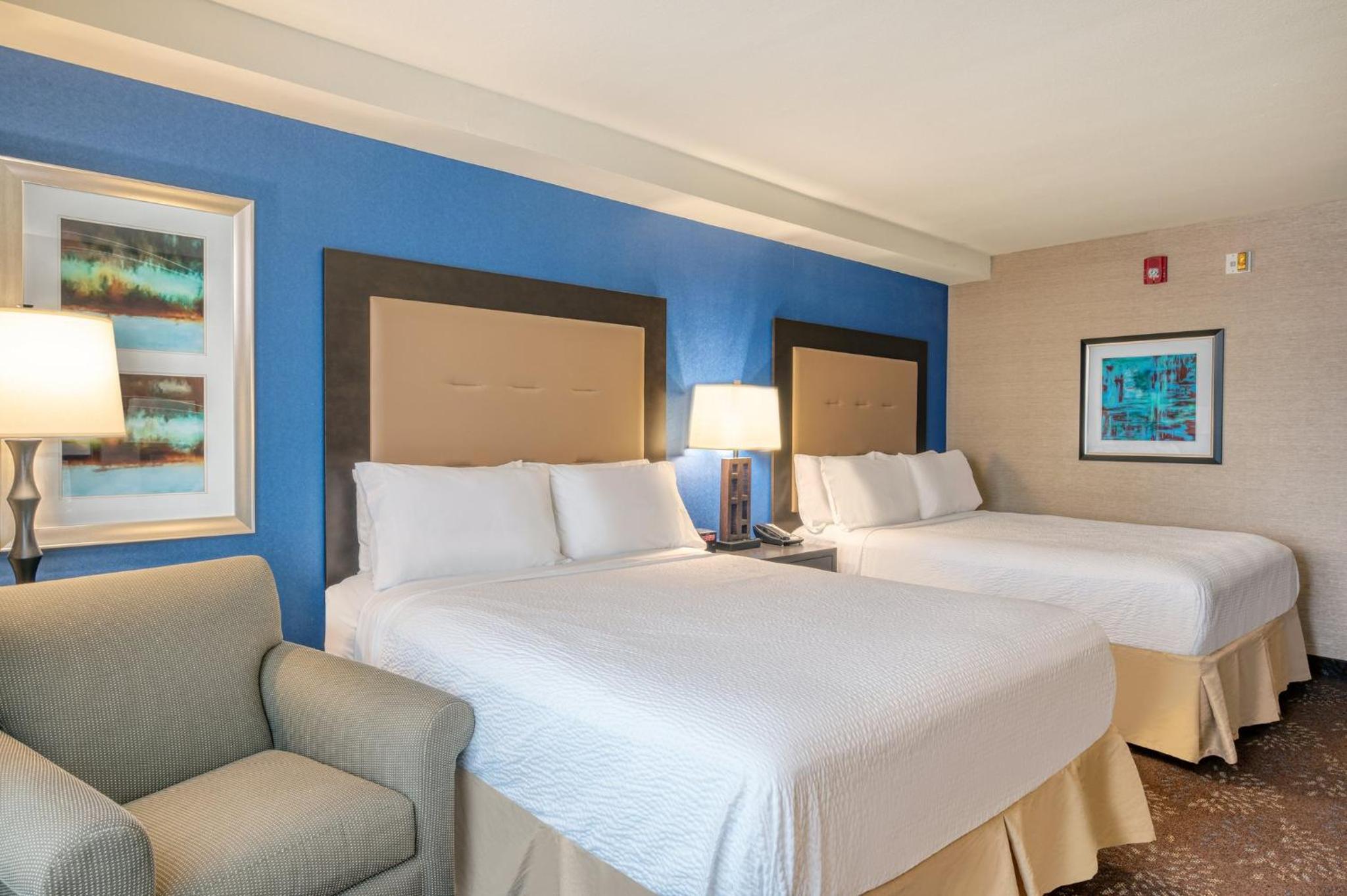 Standard Queen Room with Two Queen Beds - Communications Accessible - Photo 2