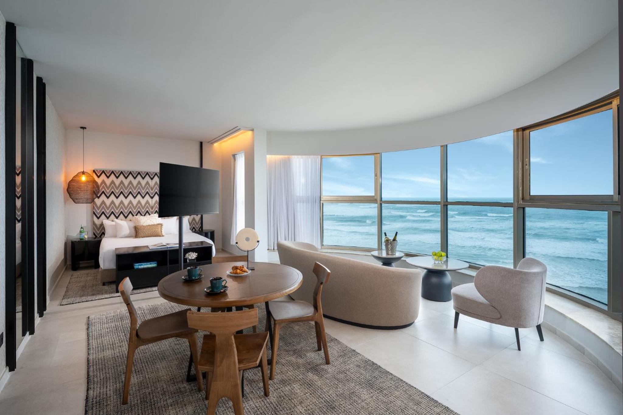 Honey Moon Suite thumbnail 6