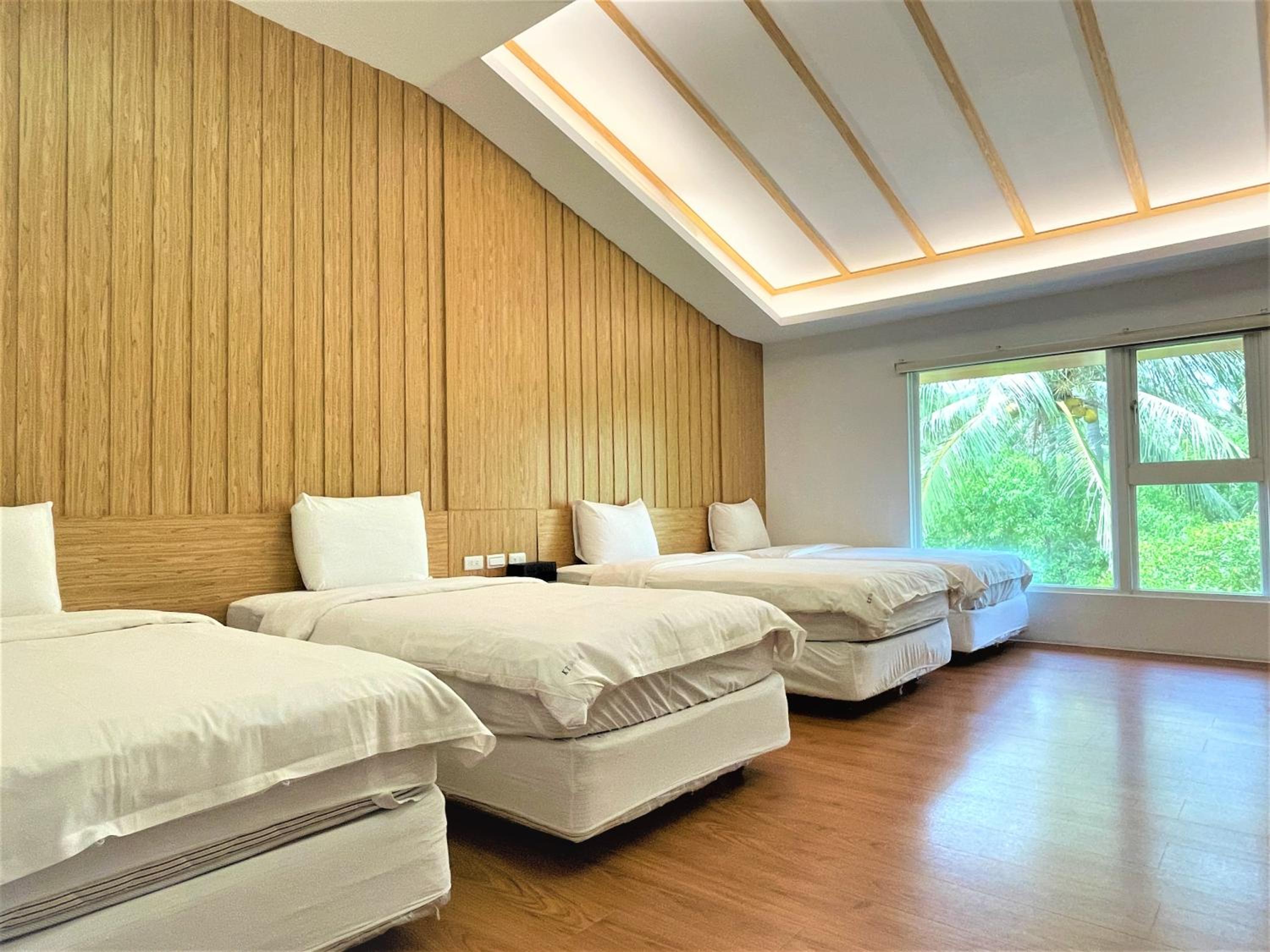 Superior Family Room - Photo 3