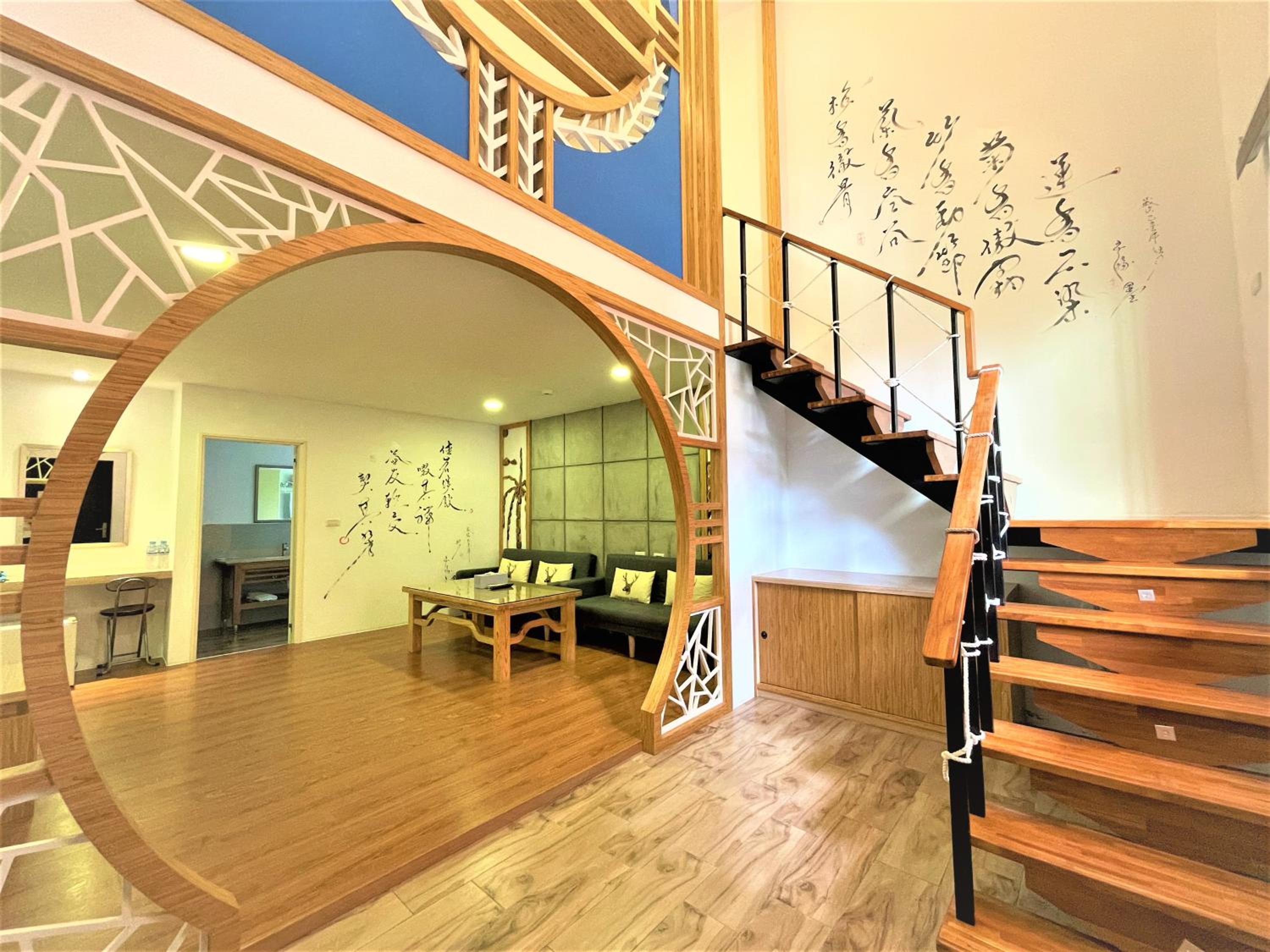 Superior Family Room - Photo 1