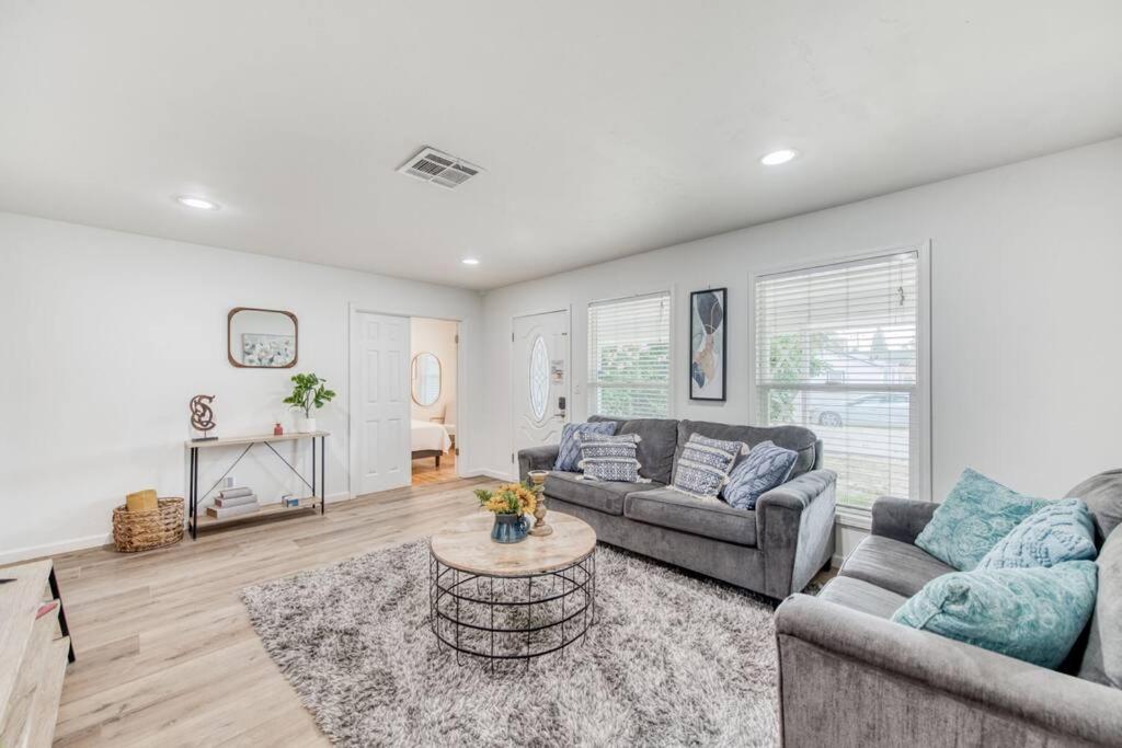 Three-Bedroom House photo 1