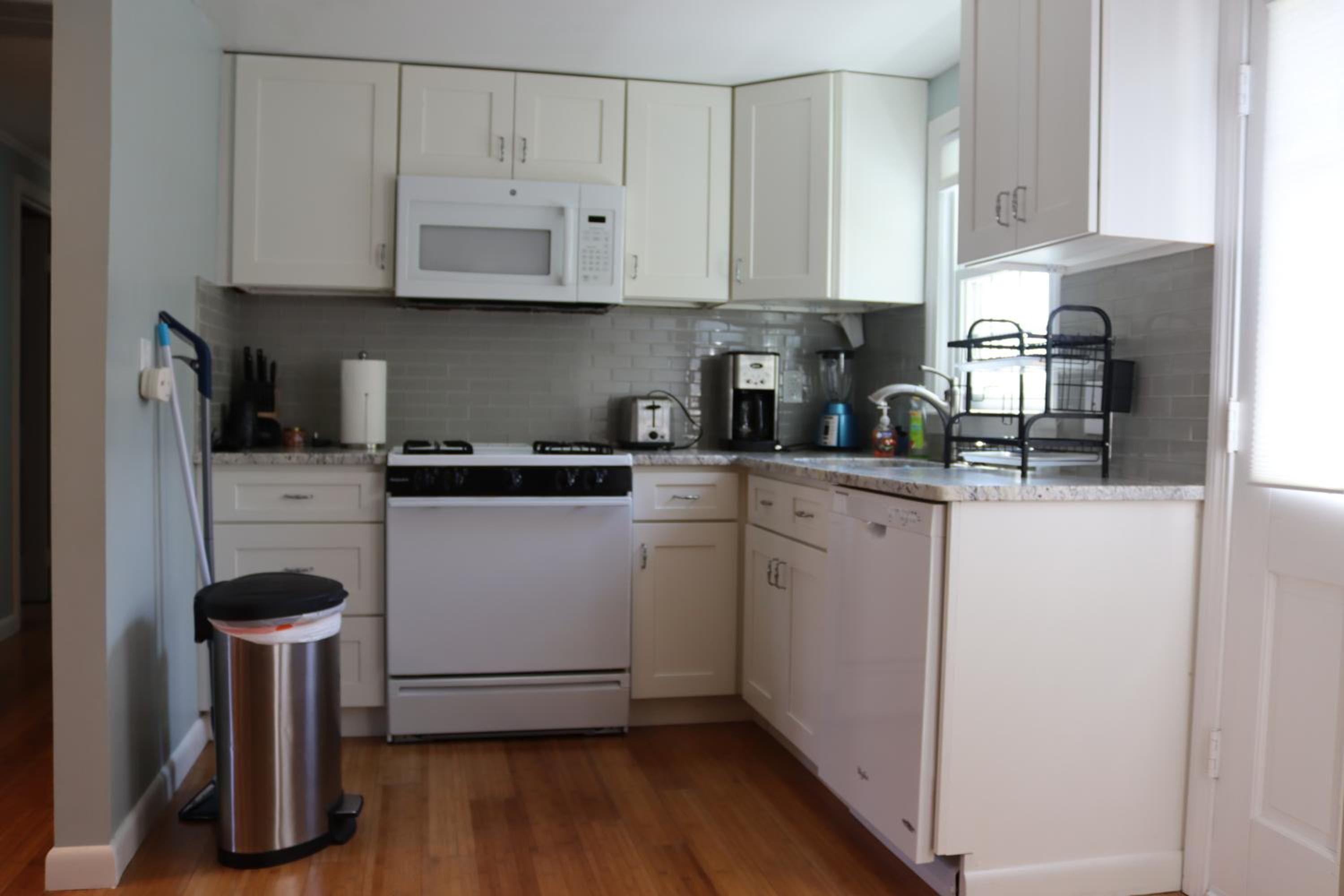 Three-Bedroom House photo 3