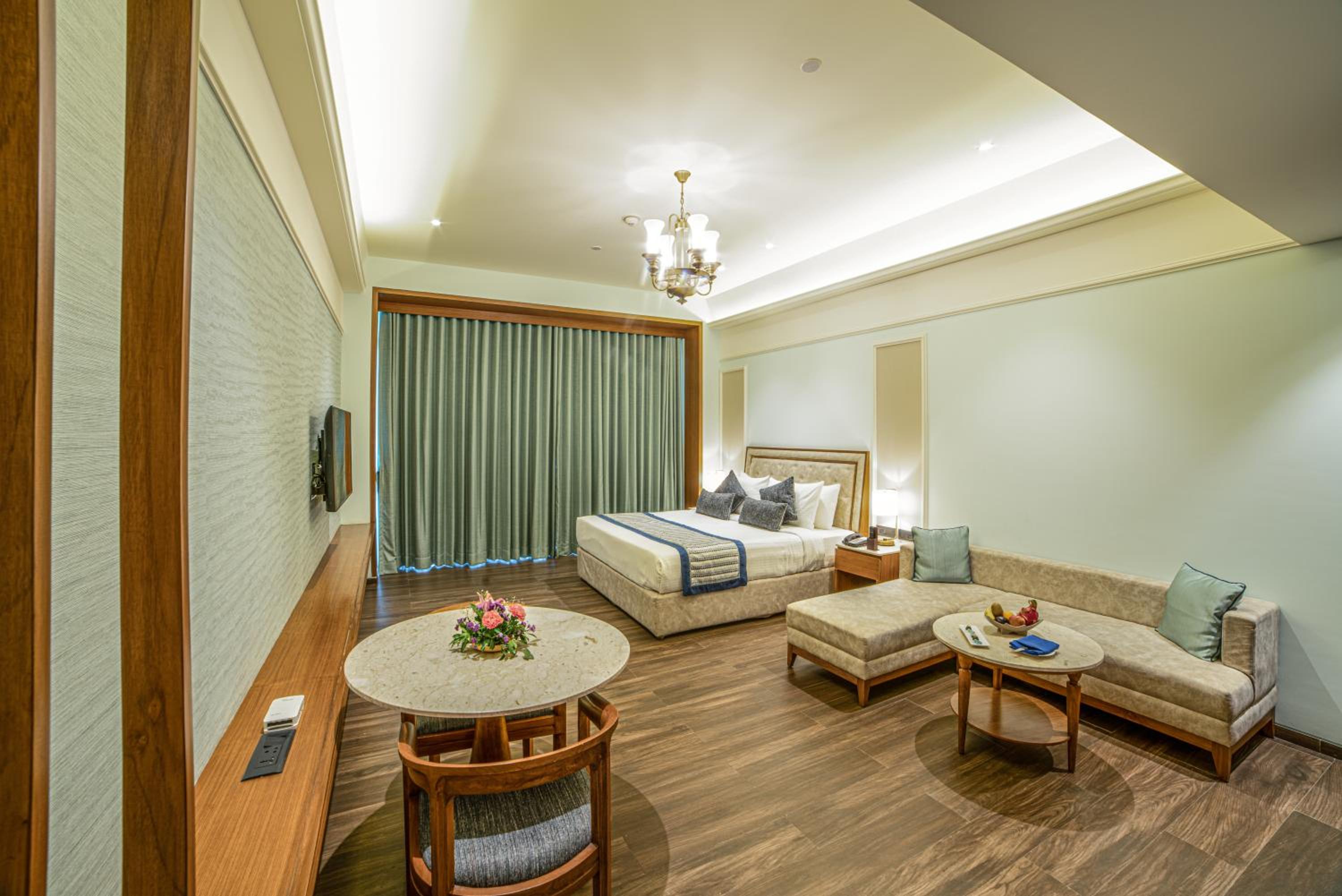 Executive Pool View Room - Photo 4