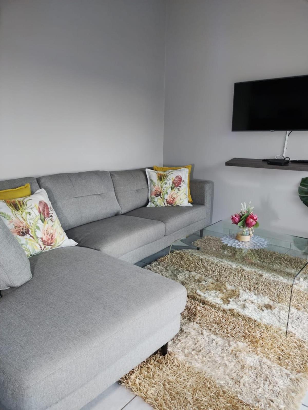 One-Bedroom Apartment - Photo 1