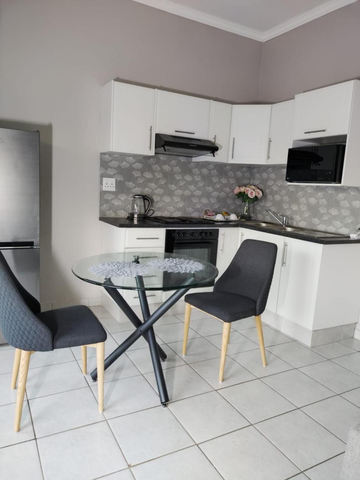 One-Bedroom Apartment - Photo 3