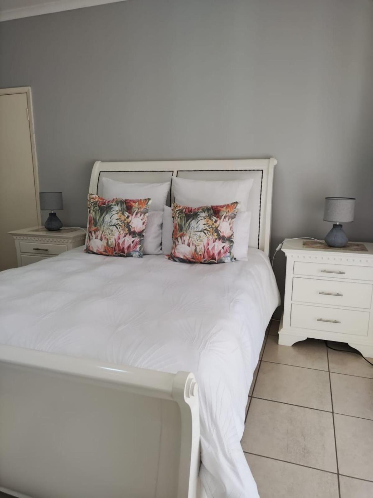 Deluxe Queen Room - Photo 1