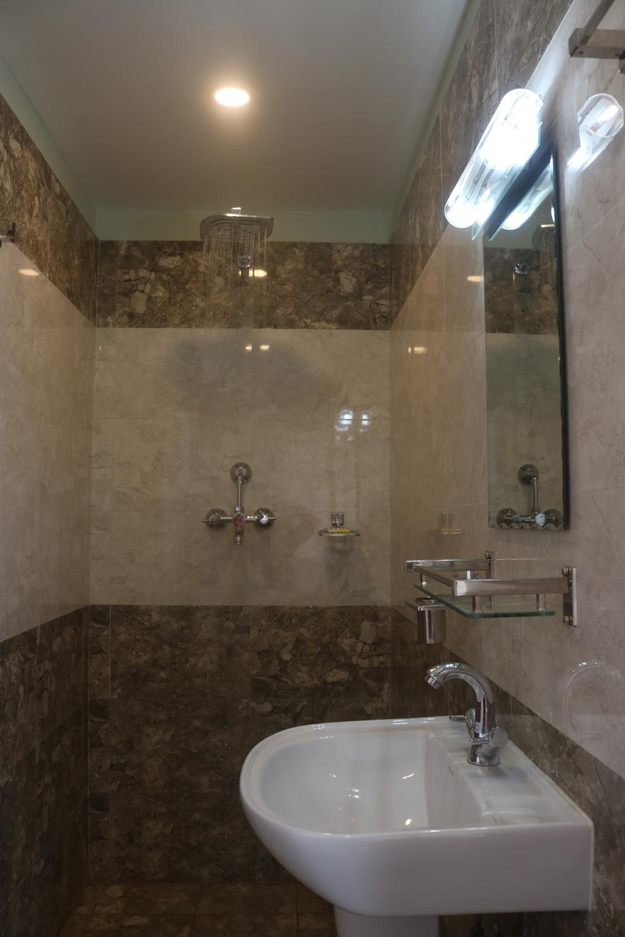 Quadruple Room with Balcony - Photo 6