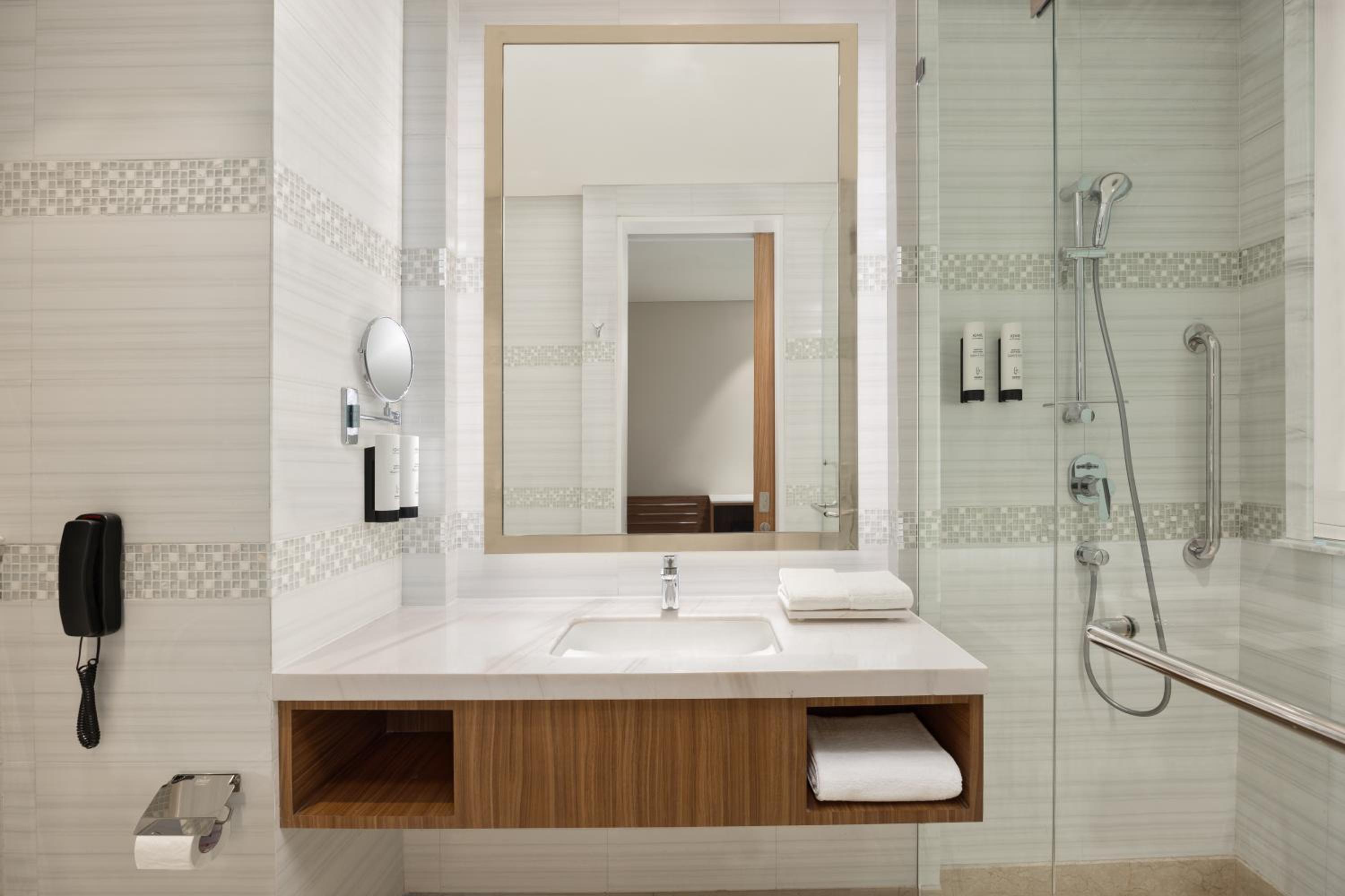 Deluxe Twin Room with City View, 20% Discount on Food & Soft Beverages and Laundry - Photo 3