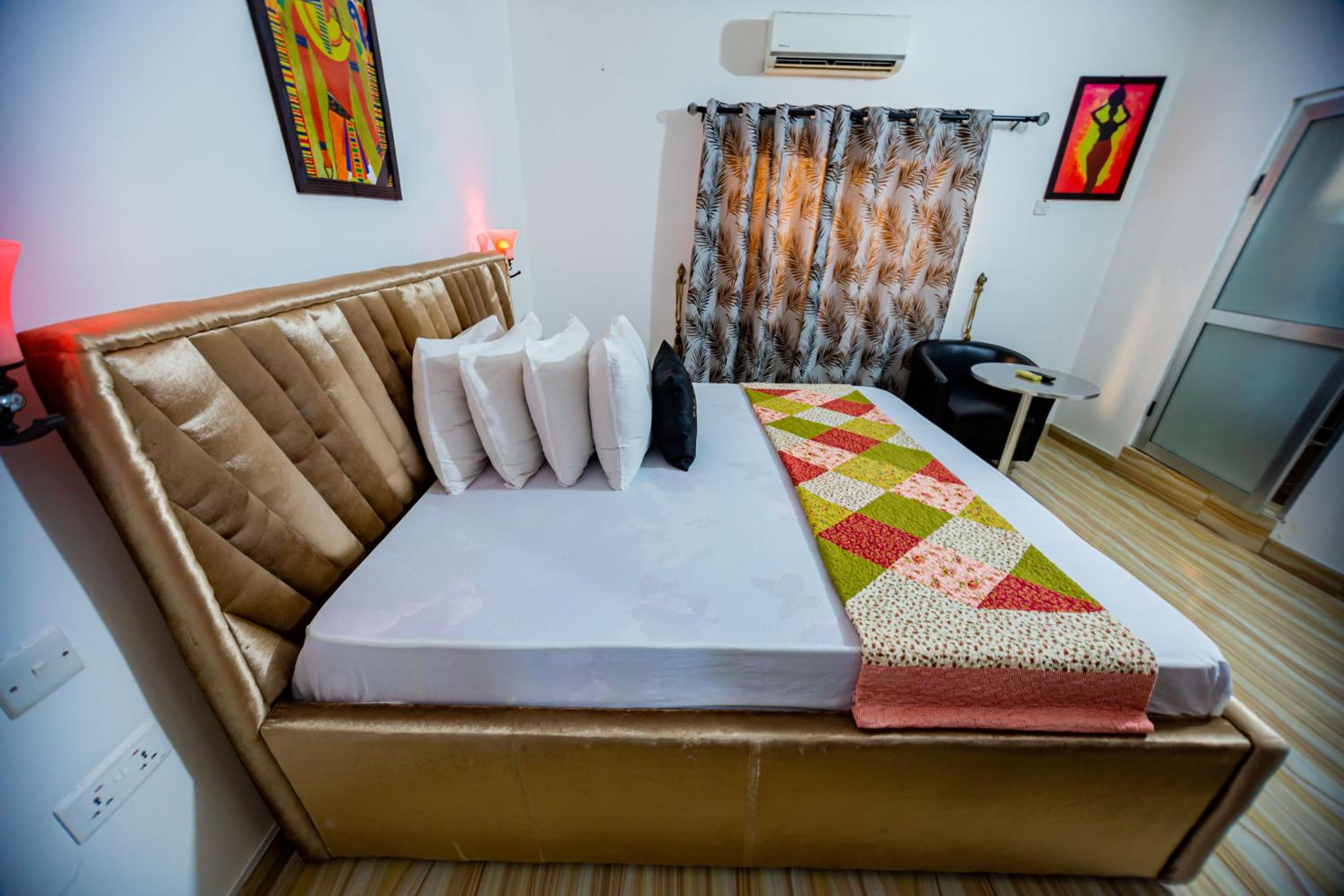 Apartment with Balcony photo 3